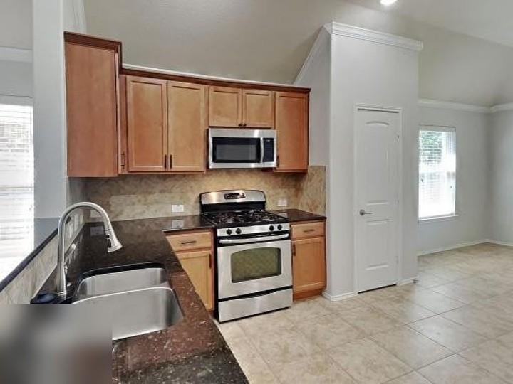 5833 Zachary Scott St Property Photo 6