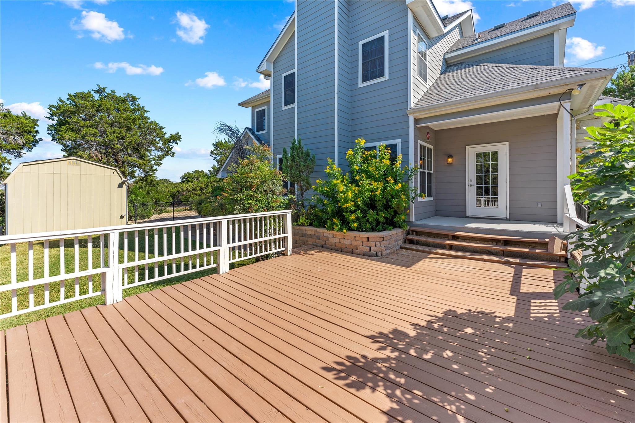 16047 Charlya Dr Property Photo 4