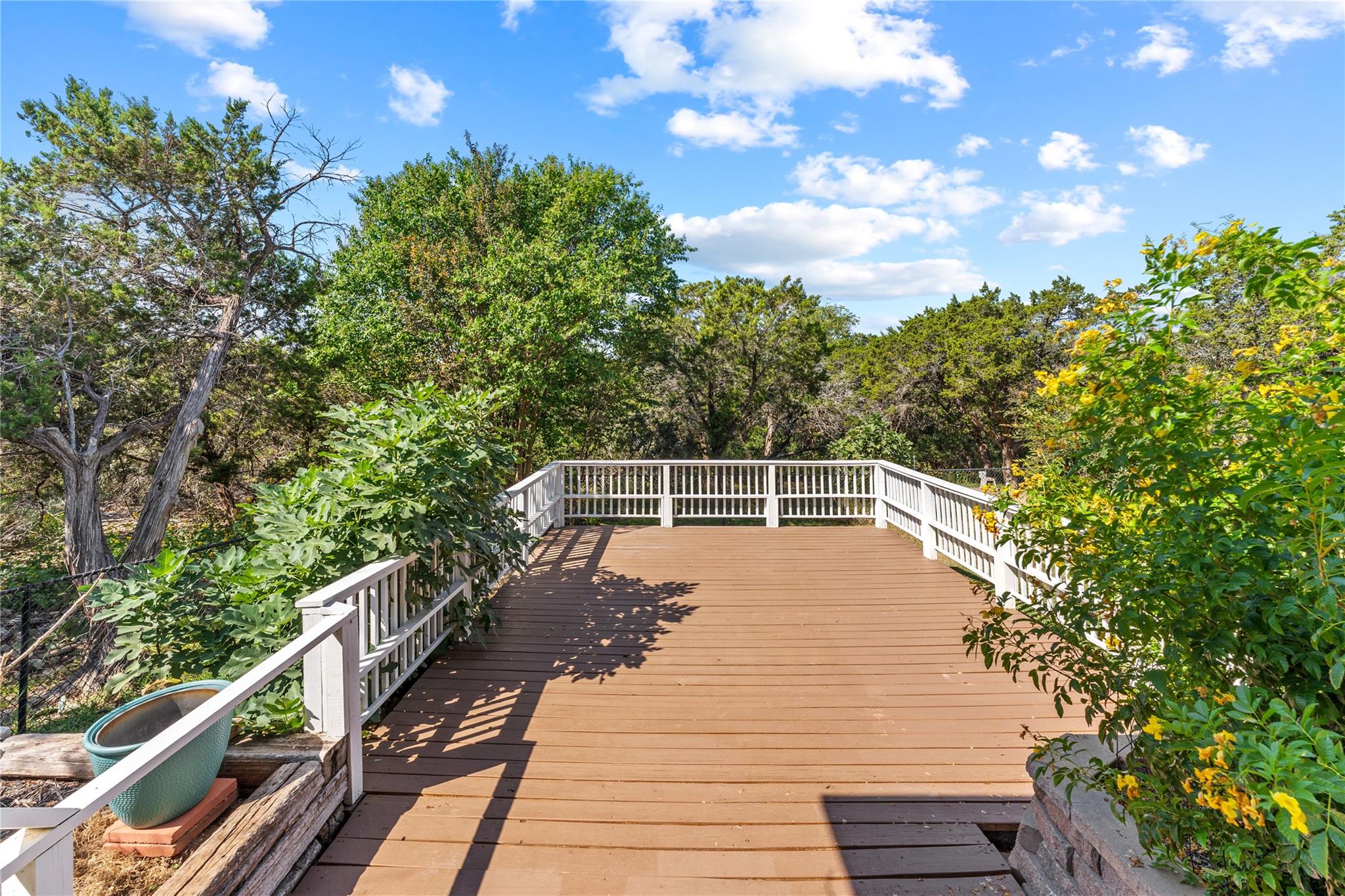 16047 Charlya Dr Property Photo 6