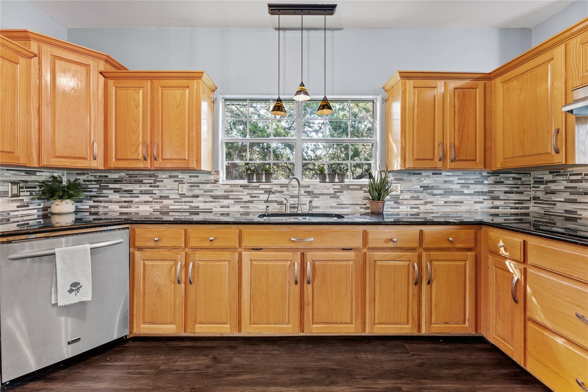 16047 Charlya Dr Property Photo 17