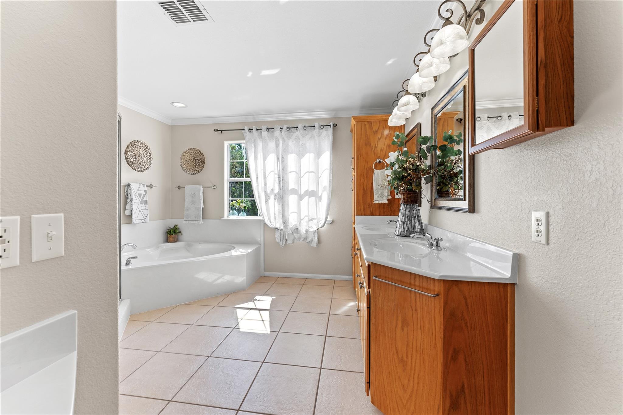 16047 Charlya Dr Property Photo 37