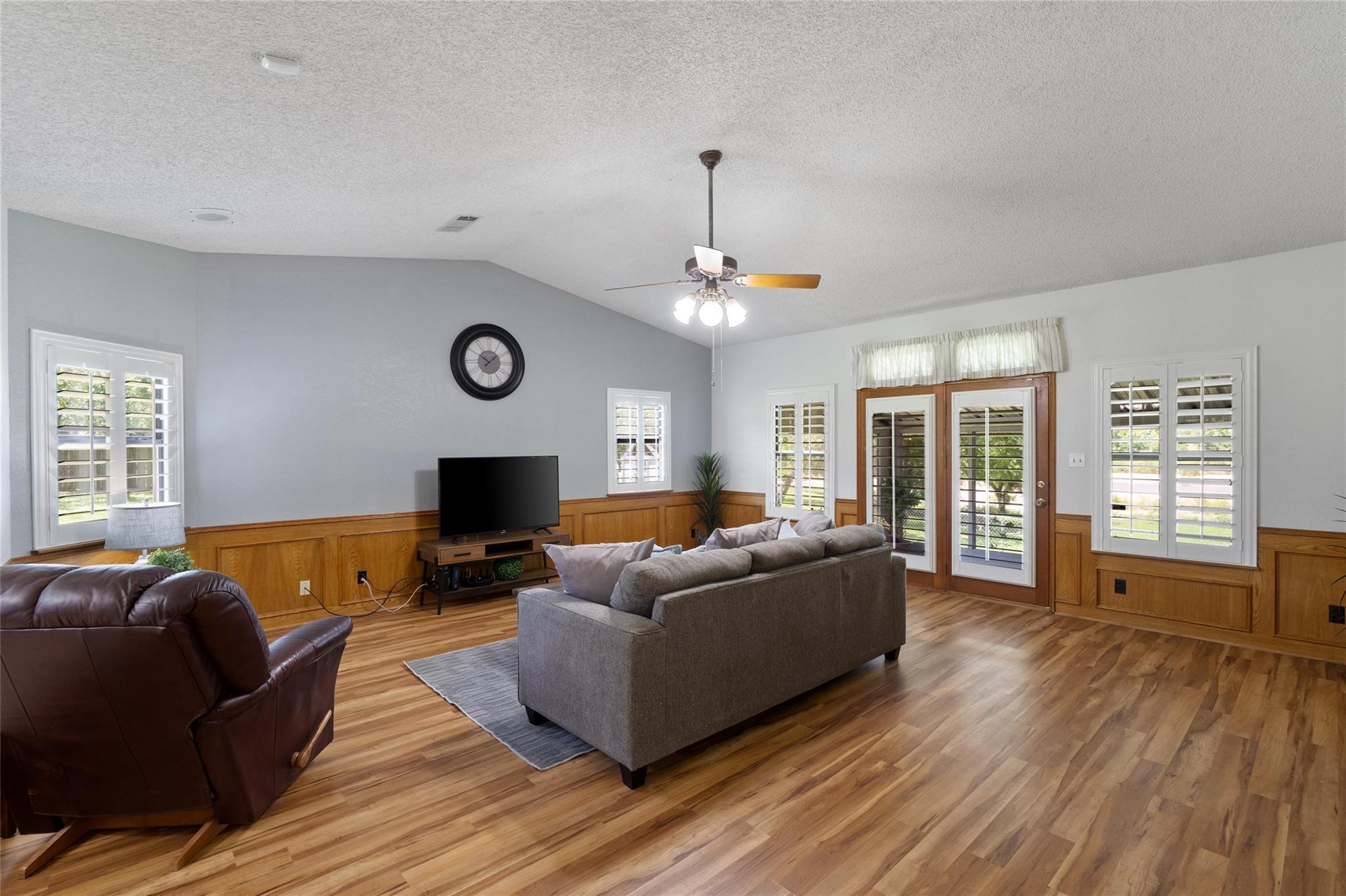 6448 River Oaks Dr Property Photo 9