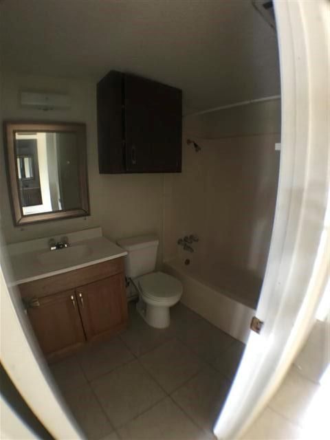 630 Maiden Ln G Property Photo 4