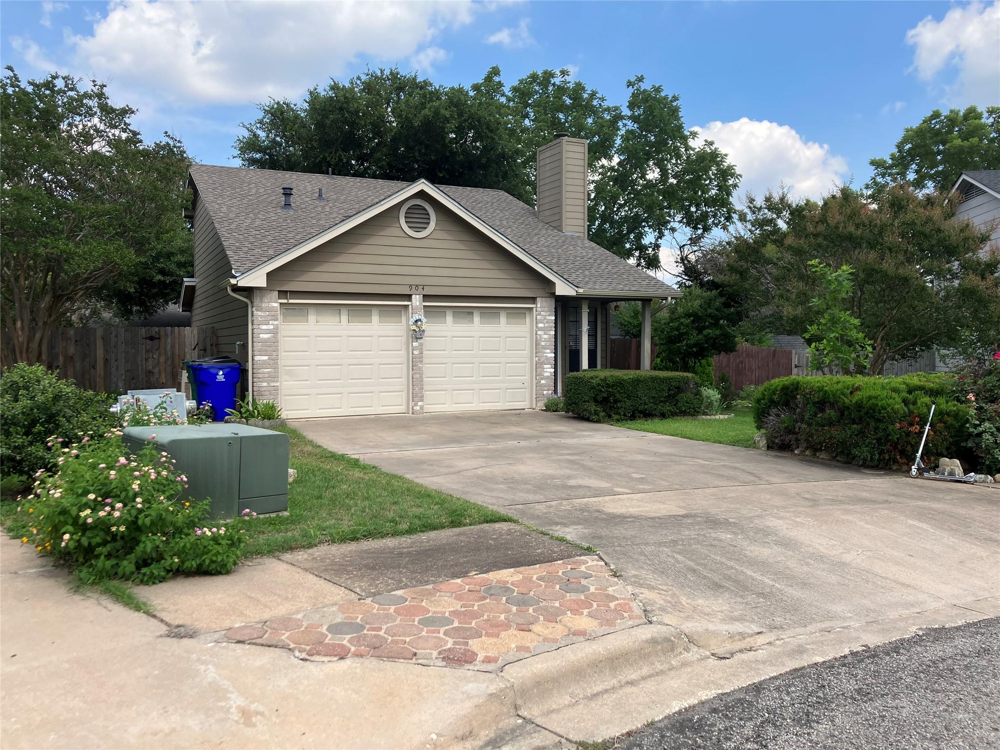 904 Cottonwood Cv Property Photo 2