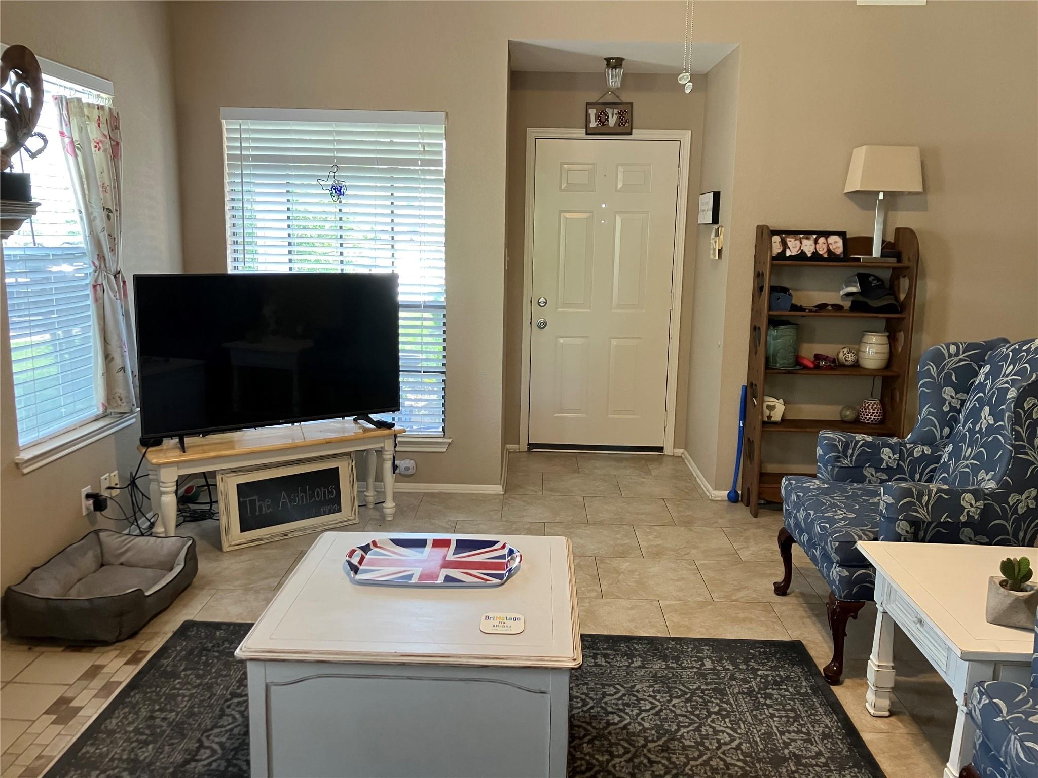 904 Cottonwood Cv Property Photo 5