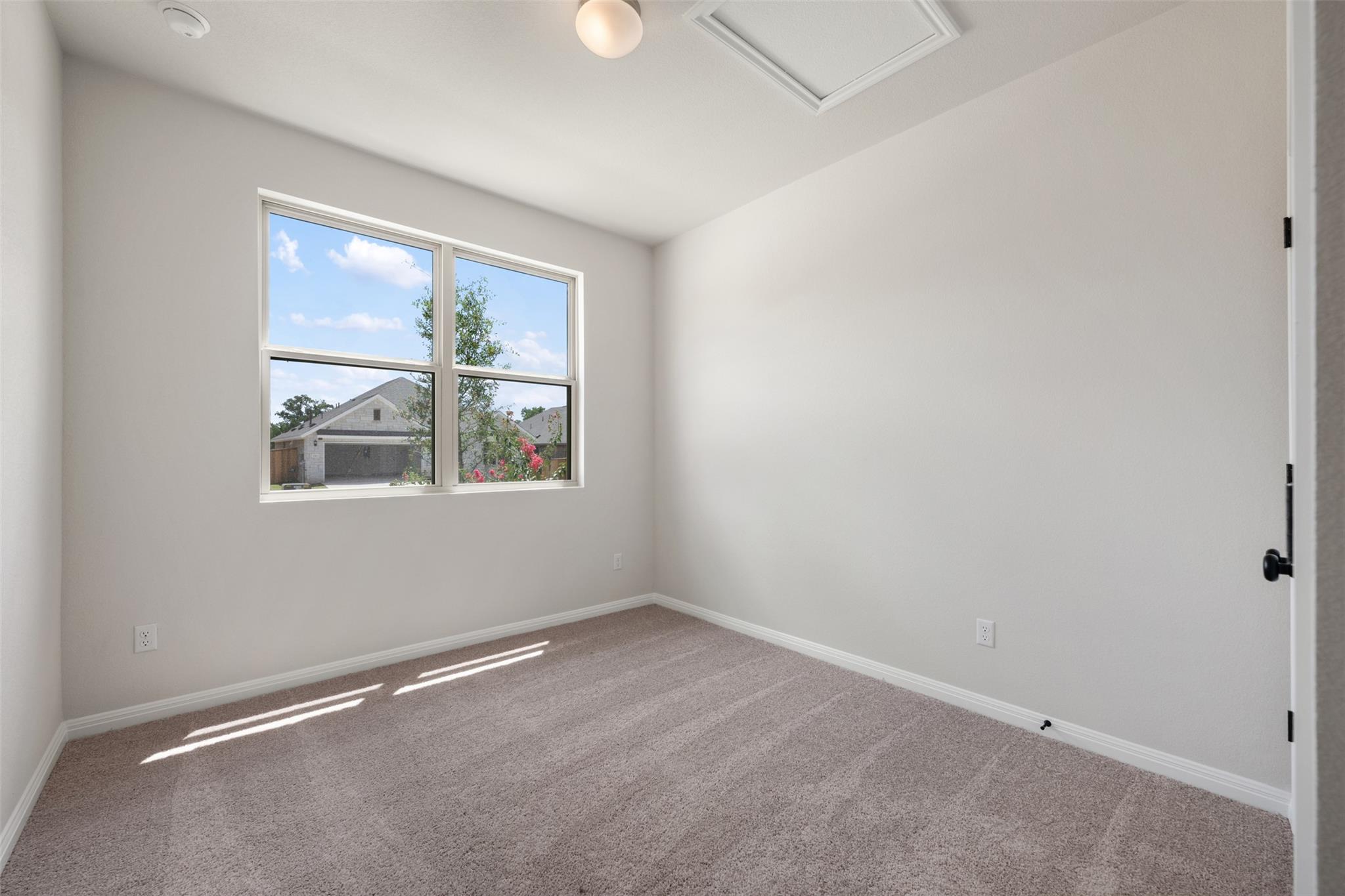 121 Jans Way Property Photo 5
