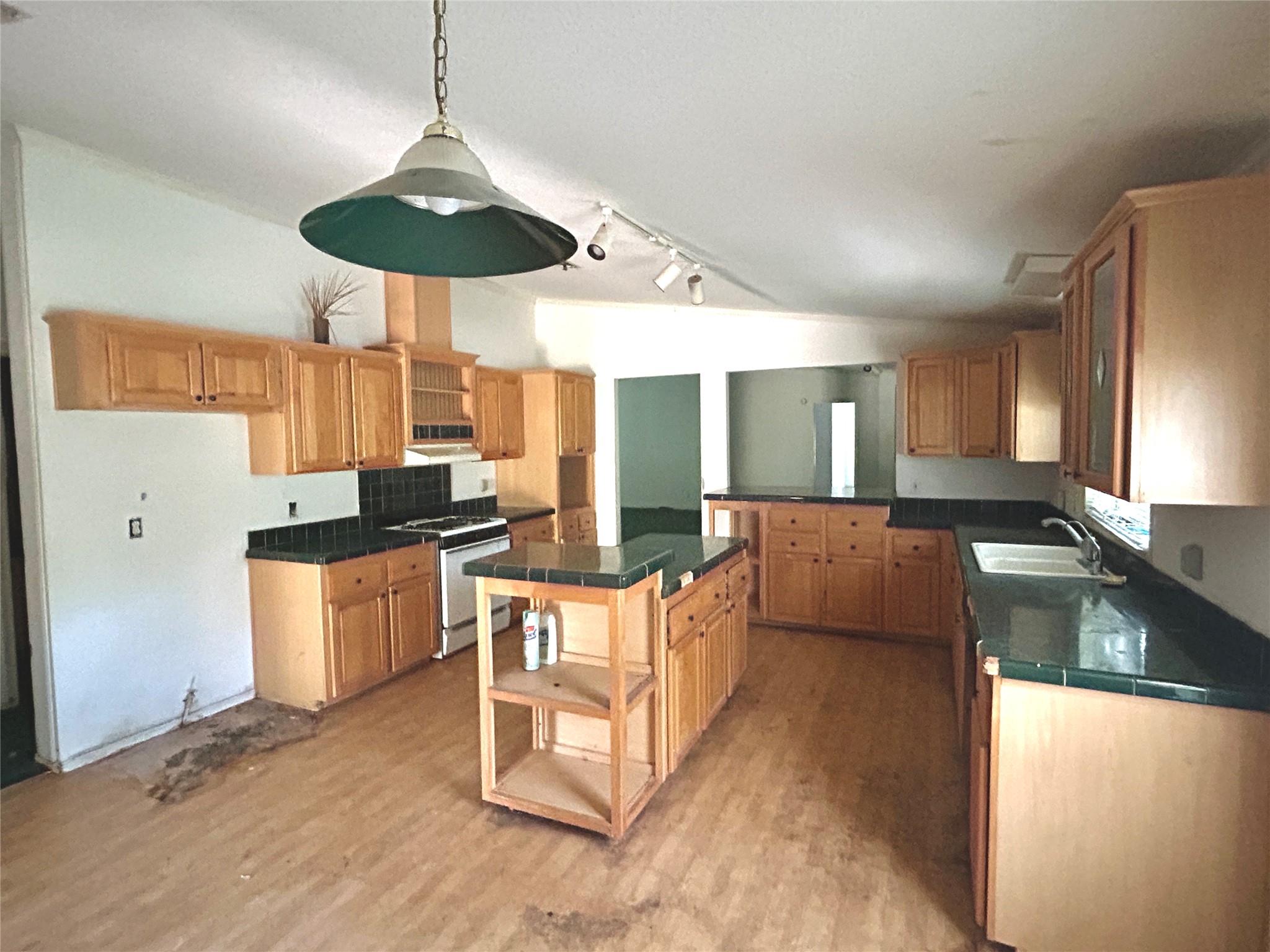 223 Foothill Rd Property Photo 4