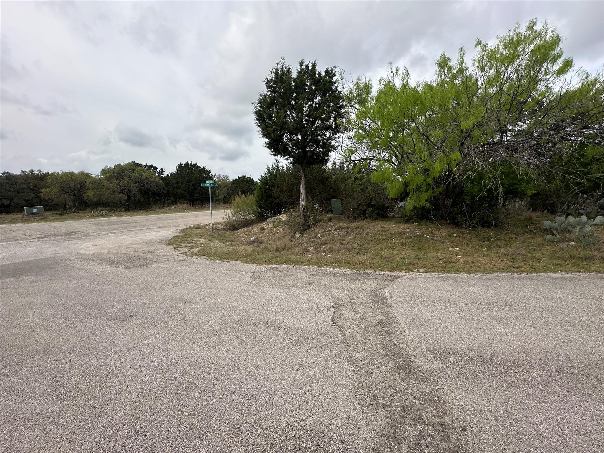 21200 Highland Lake Dr Property Photo