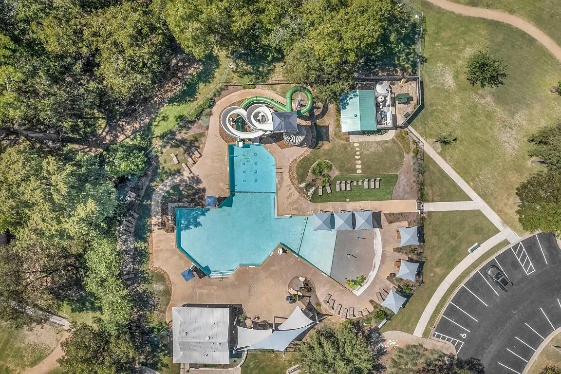 16601 Jadestone Dr Property Photo 32