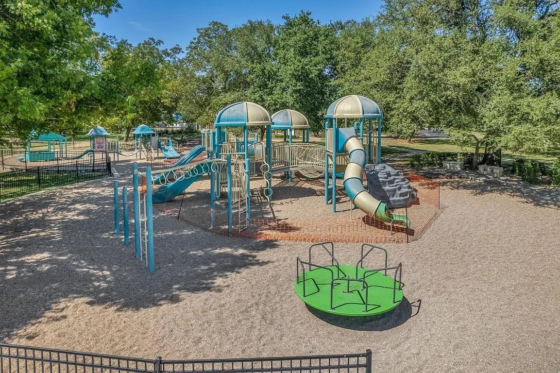 16601 Jadestone Dr Property Photo 36