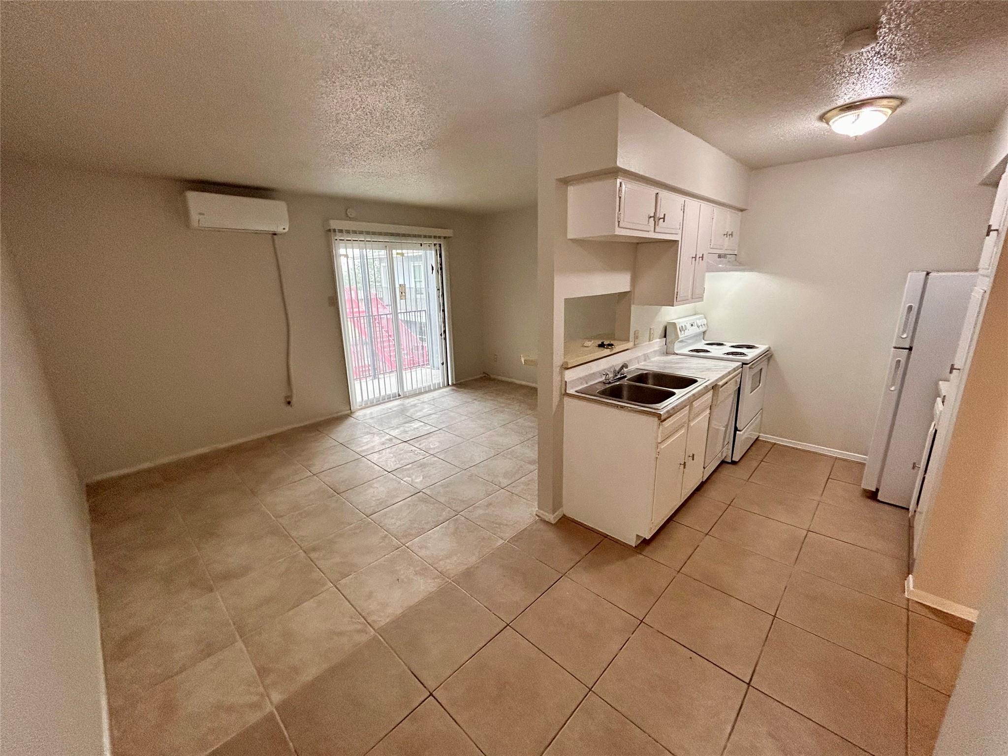 901 E 40th St #304 Property Photo 1