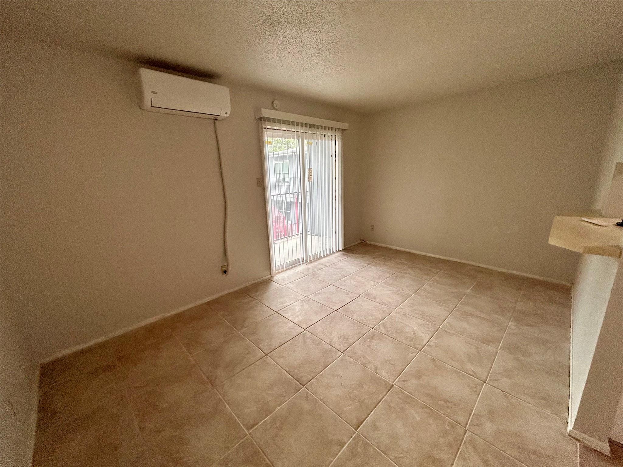 901 E 40th St #304 Property Photo 2