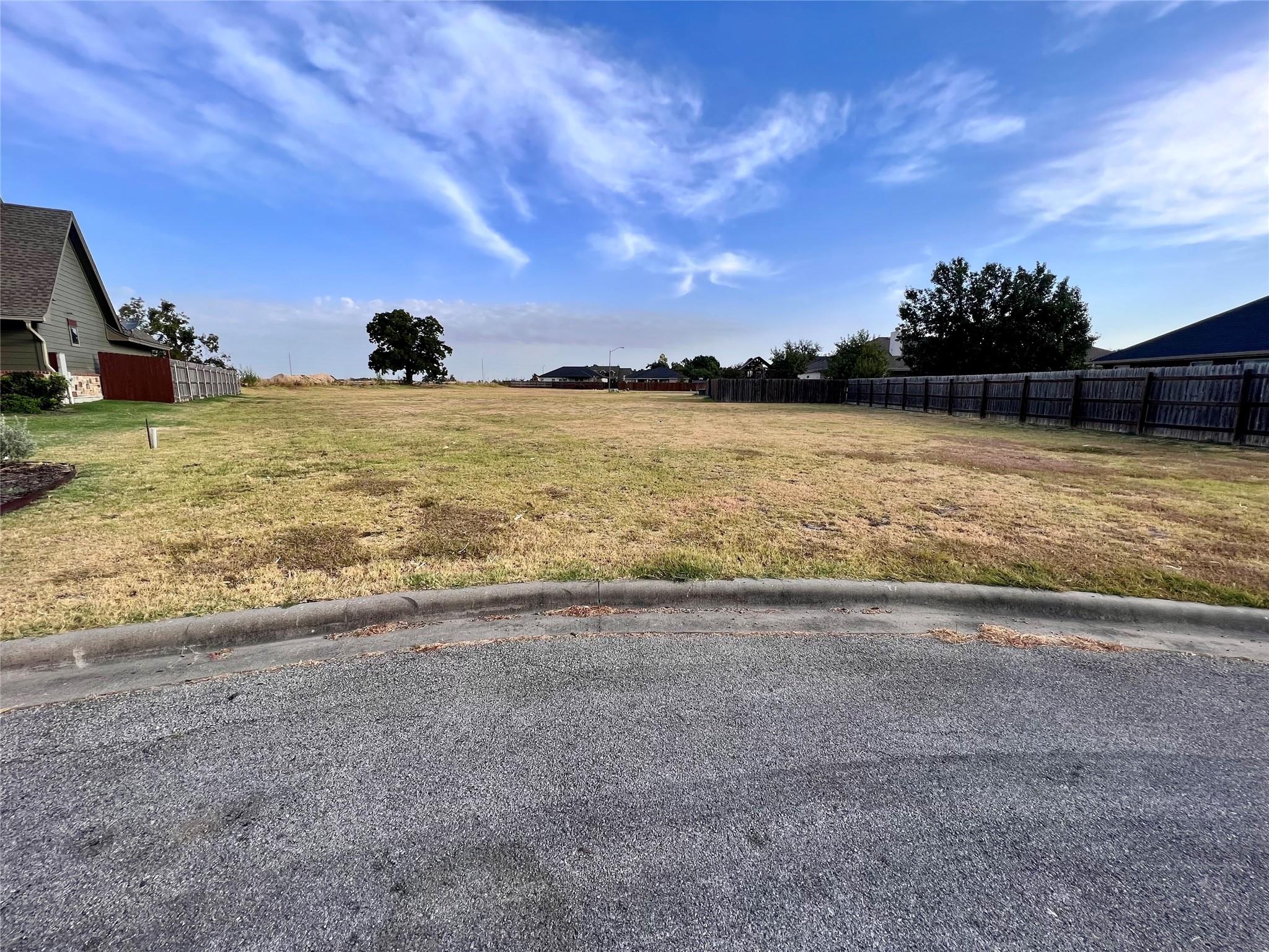 102 Davis Ct Property Photo