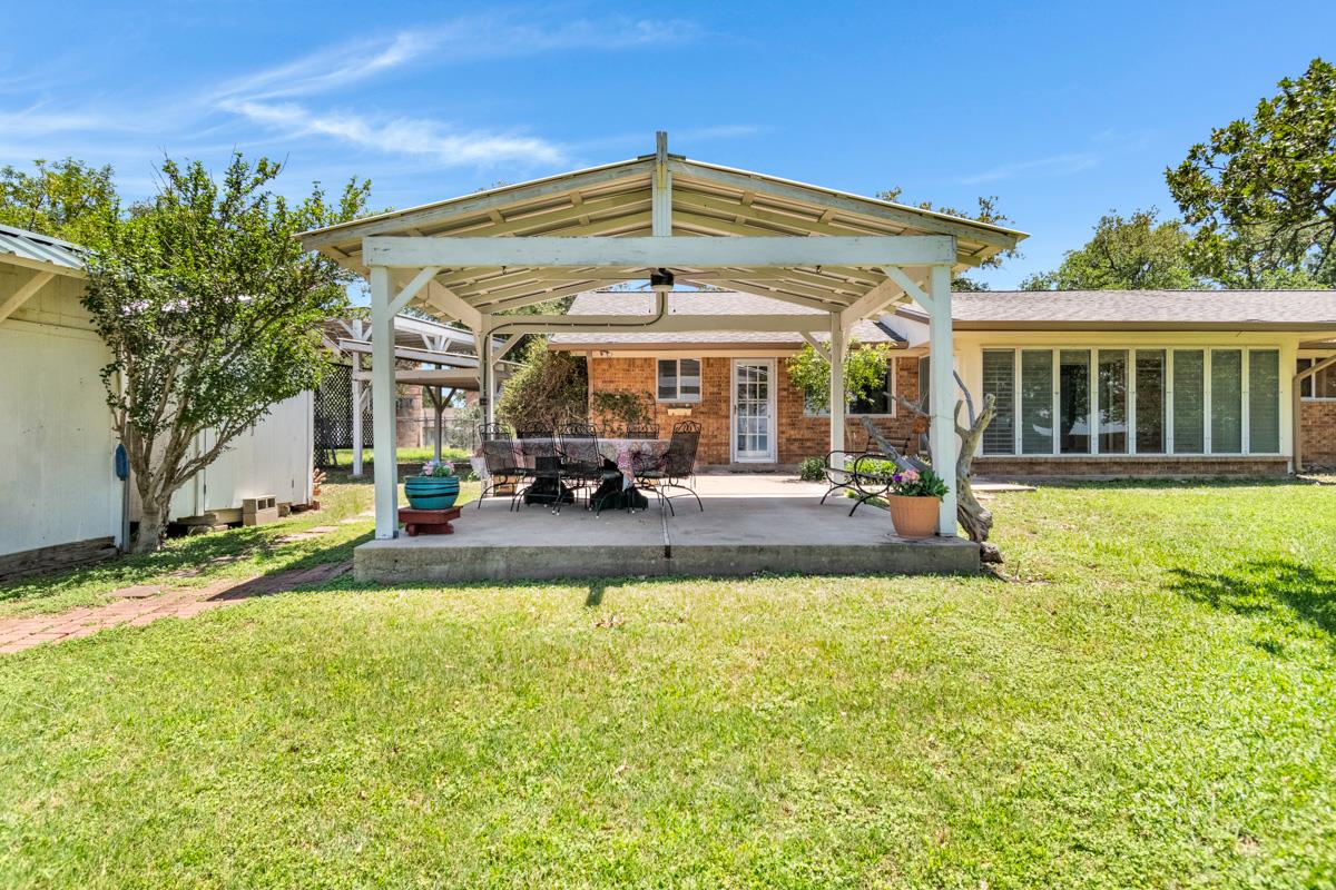 105 Agarita Dr Property Photo 10