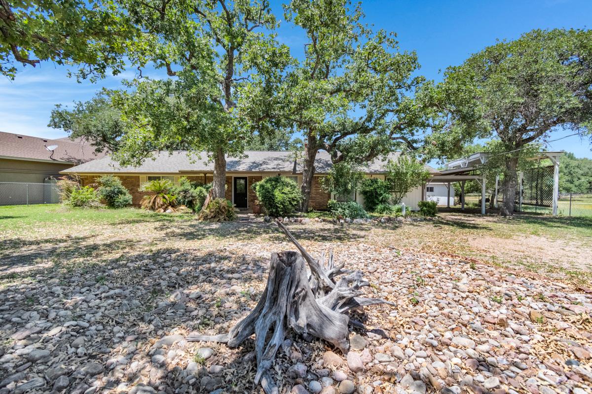 105 Agarita Dr Property Photo 13