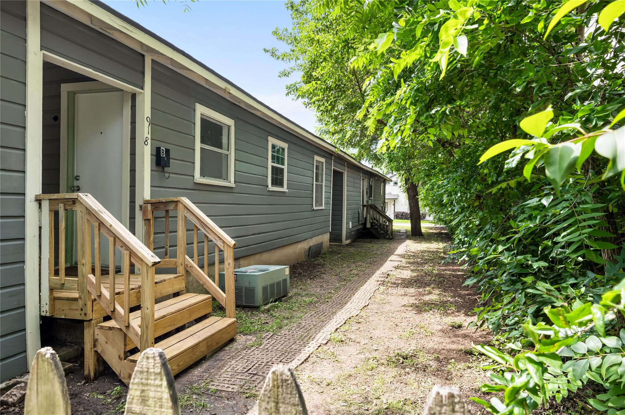918 E 50th None #b Property Photo 4