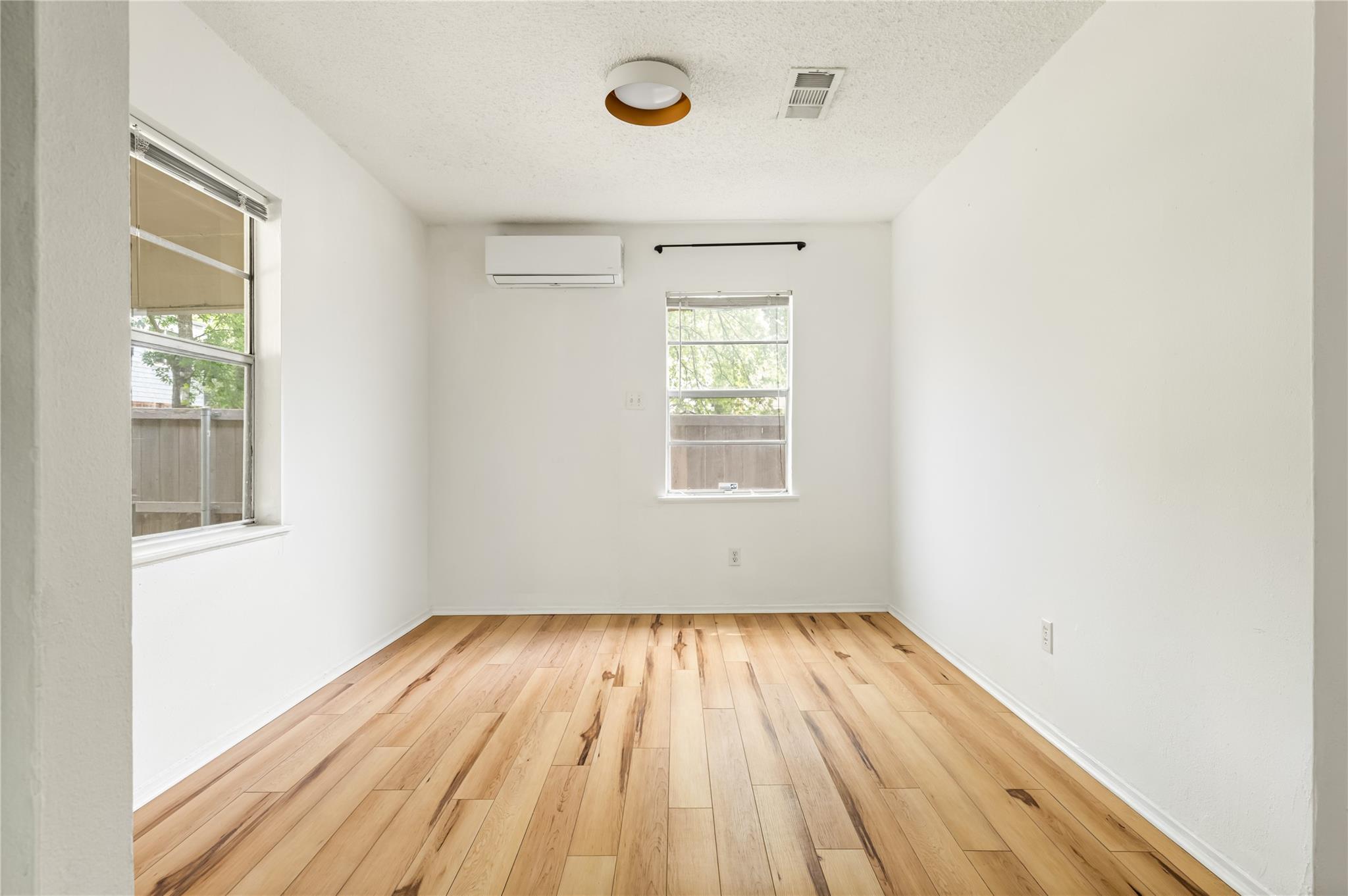 918 E 50th None #b Property Photo 7