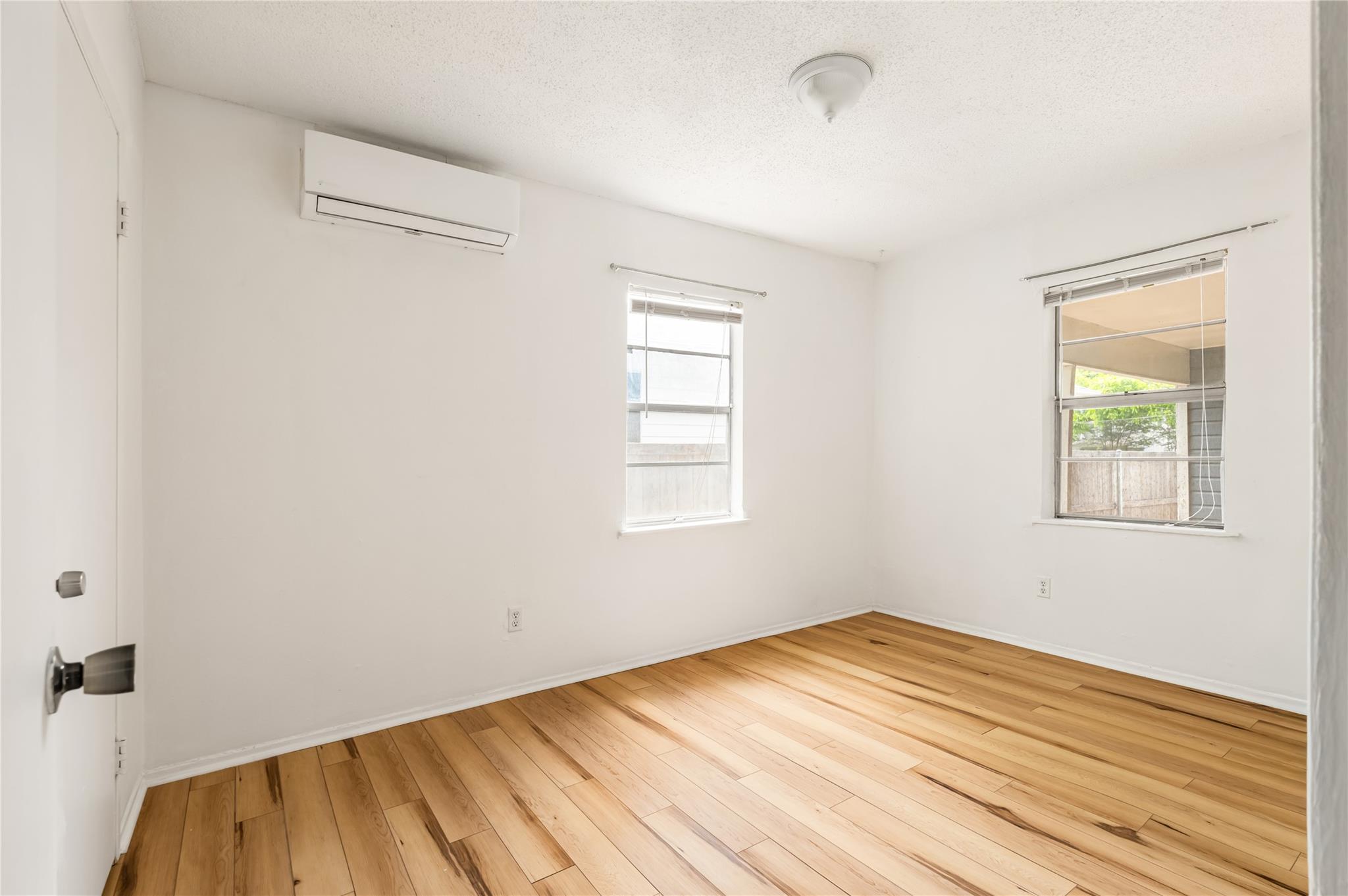 918 E 50th None #b Property Photo 14
