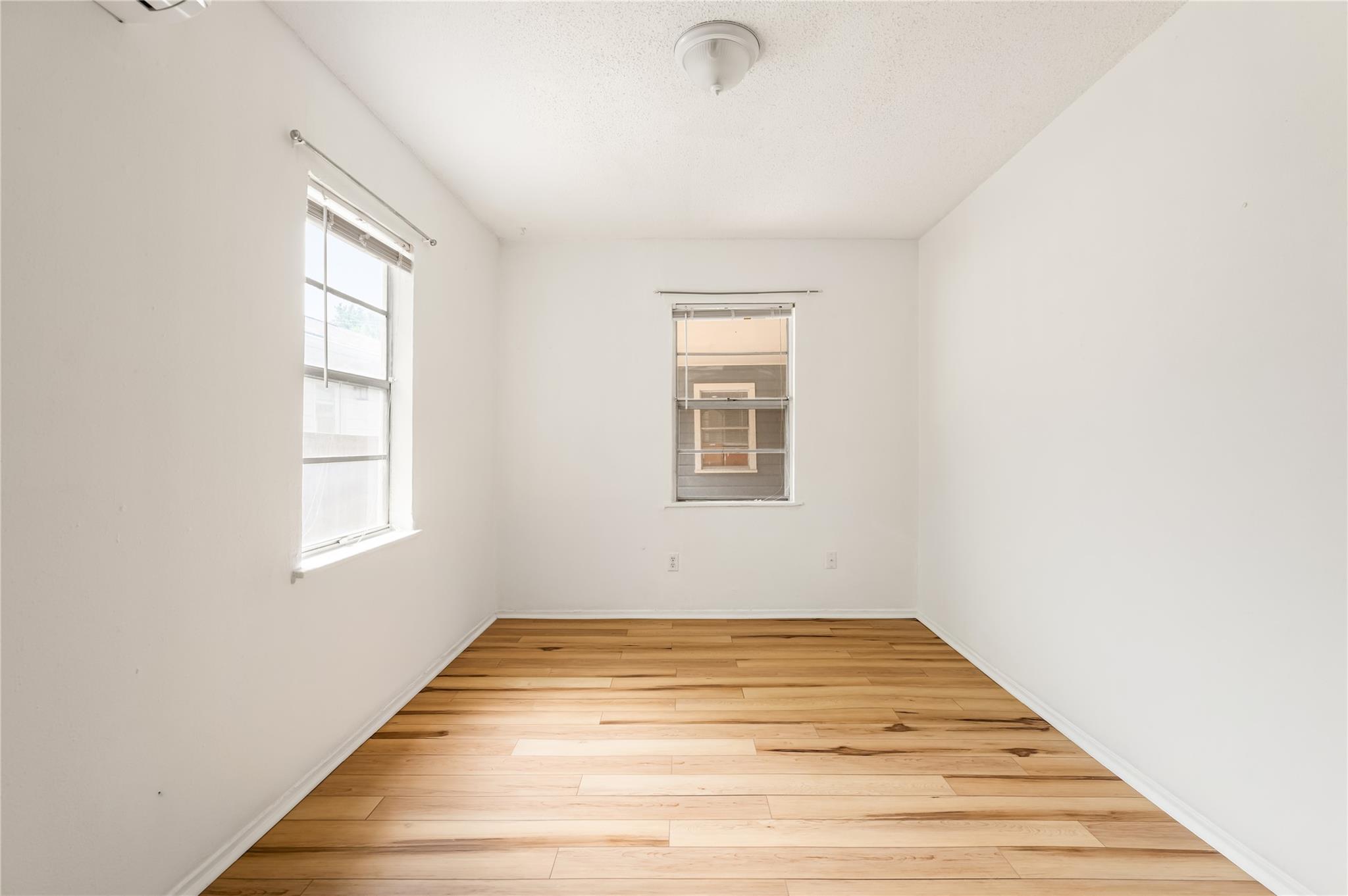 918 E 50th None #b Property Photo 15