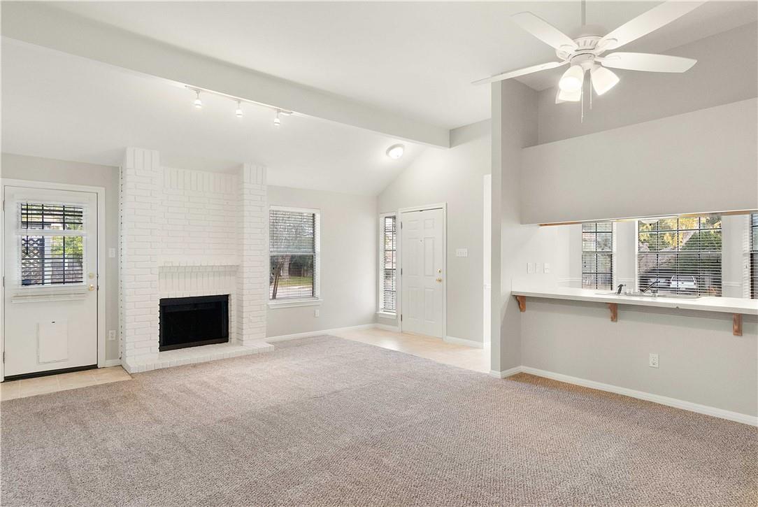 907 Clearwater Trl Property Photo 3