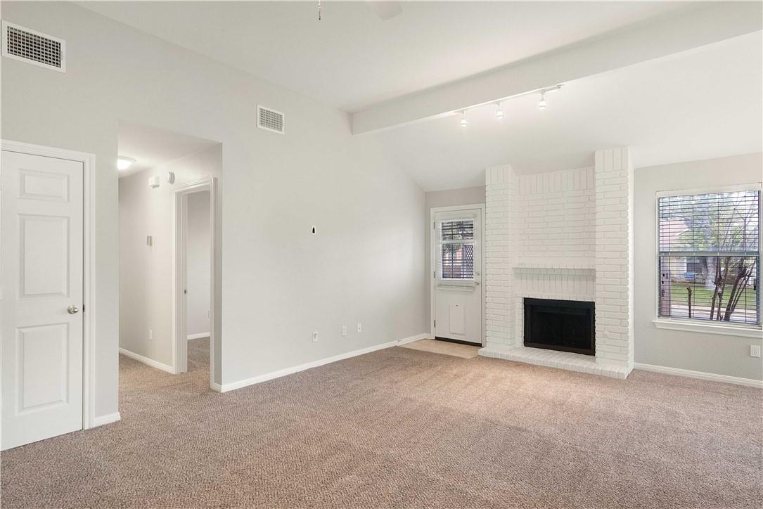 907 Clearwater Trl Property Photo 4