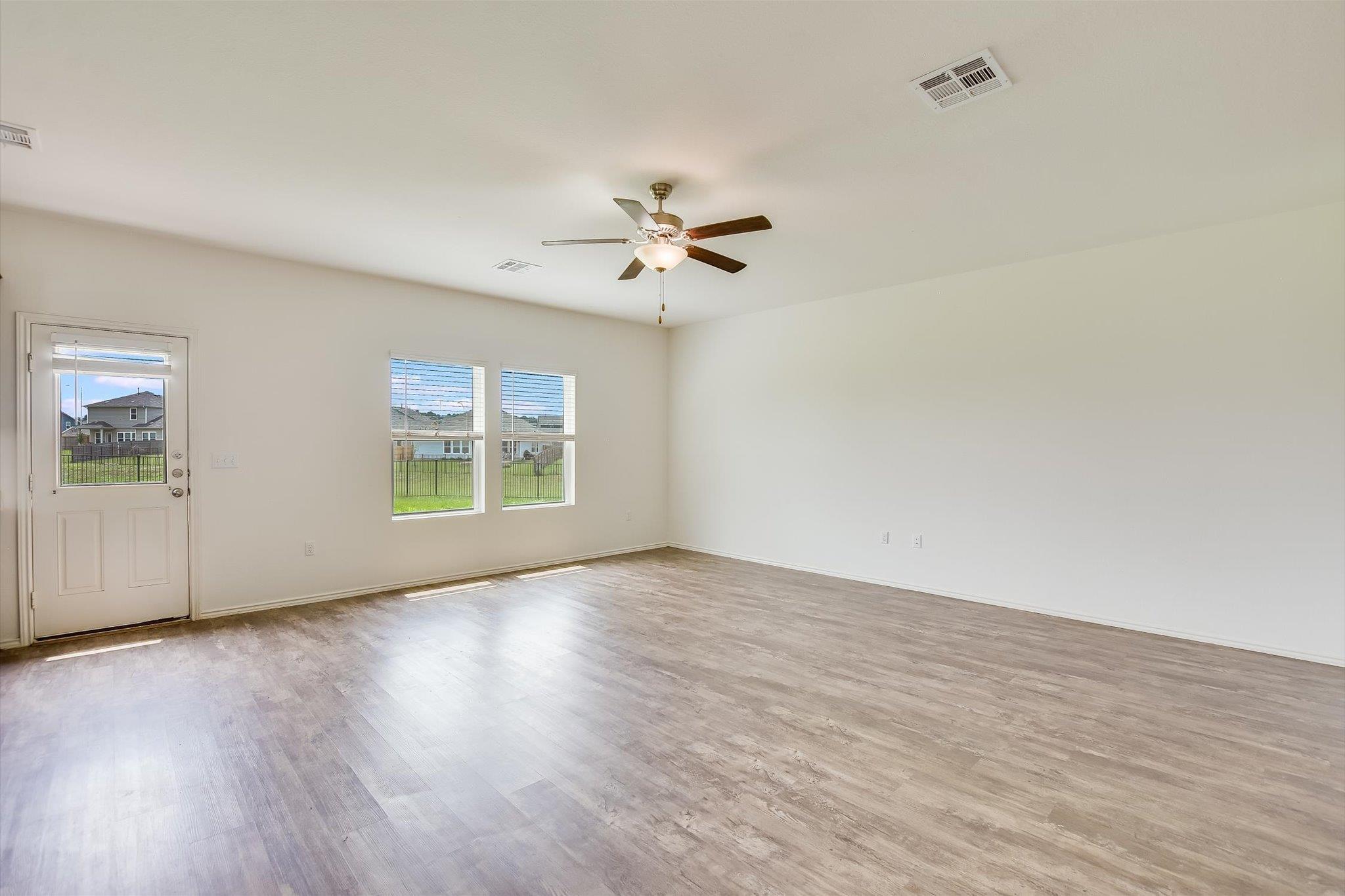 15401 Solstice Cv Property Photo 4