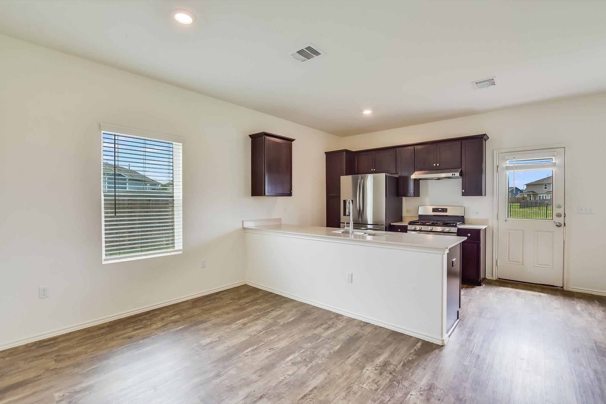 15401 Solstice Cv Property Photo 5