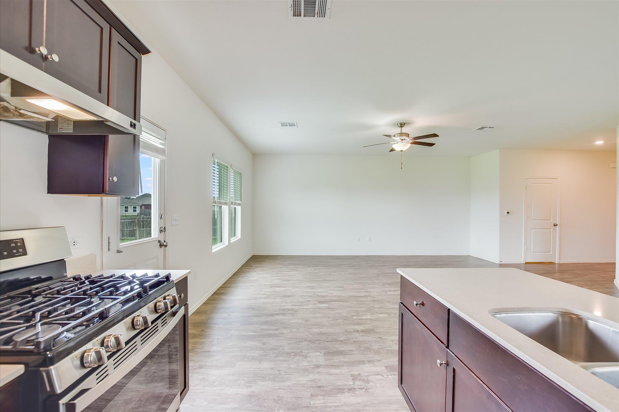 15401 Solstice Cv Property Photo 8