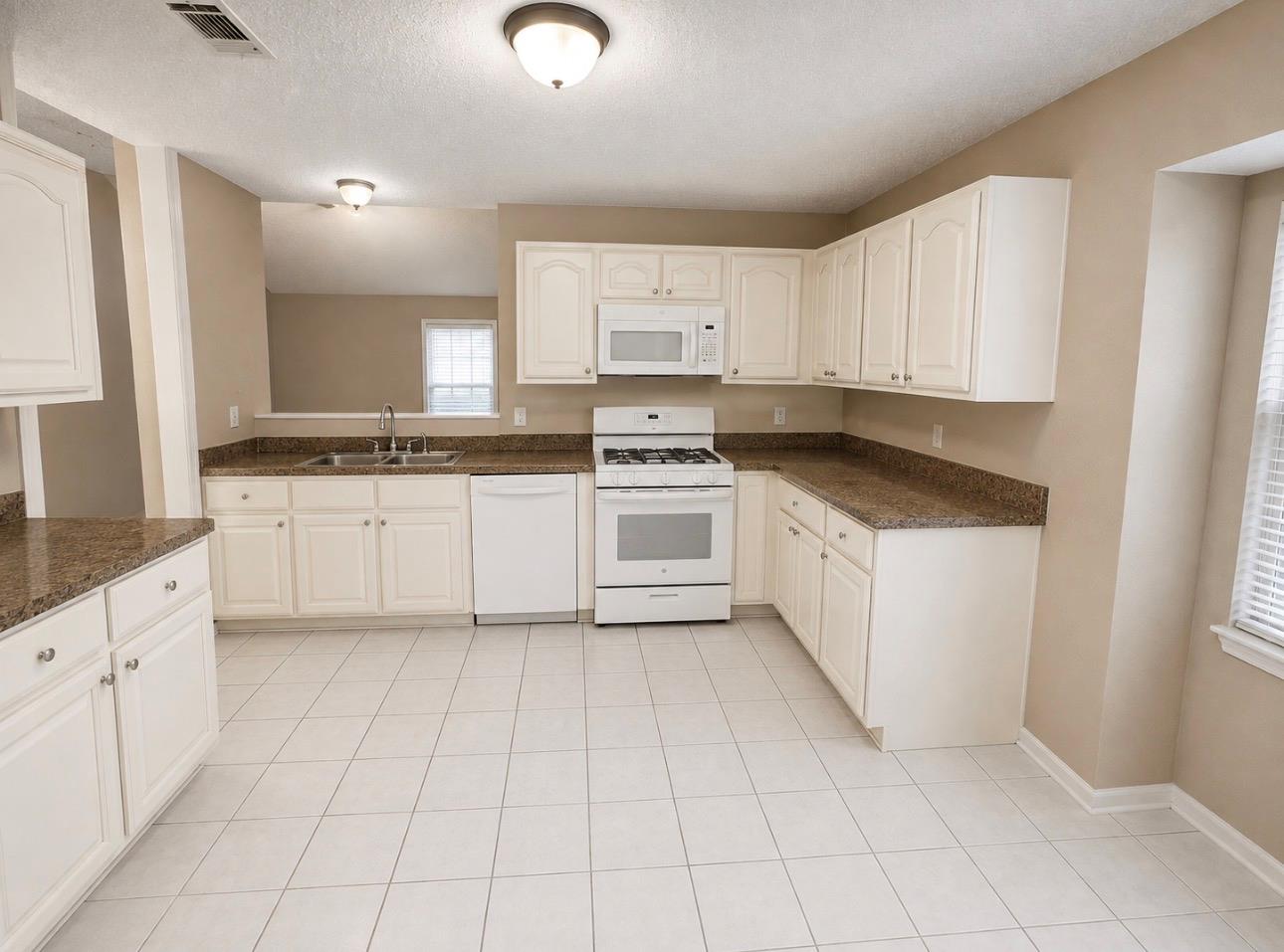 16405 Lone Wolf Dr Property Photo 5