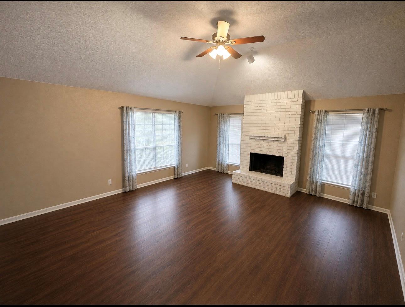 16405 Lone Wolf Dr Property Photo 6