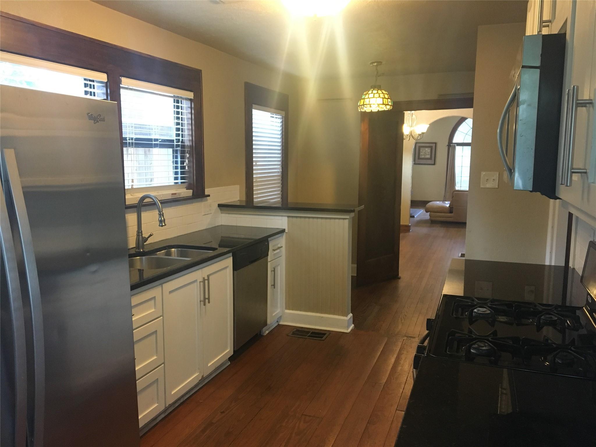 2830 San Gabriel St #a Property Photo 4