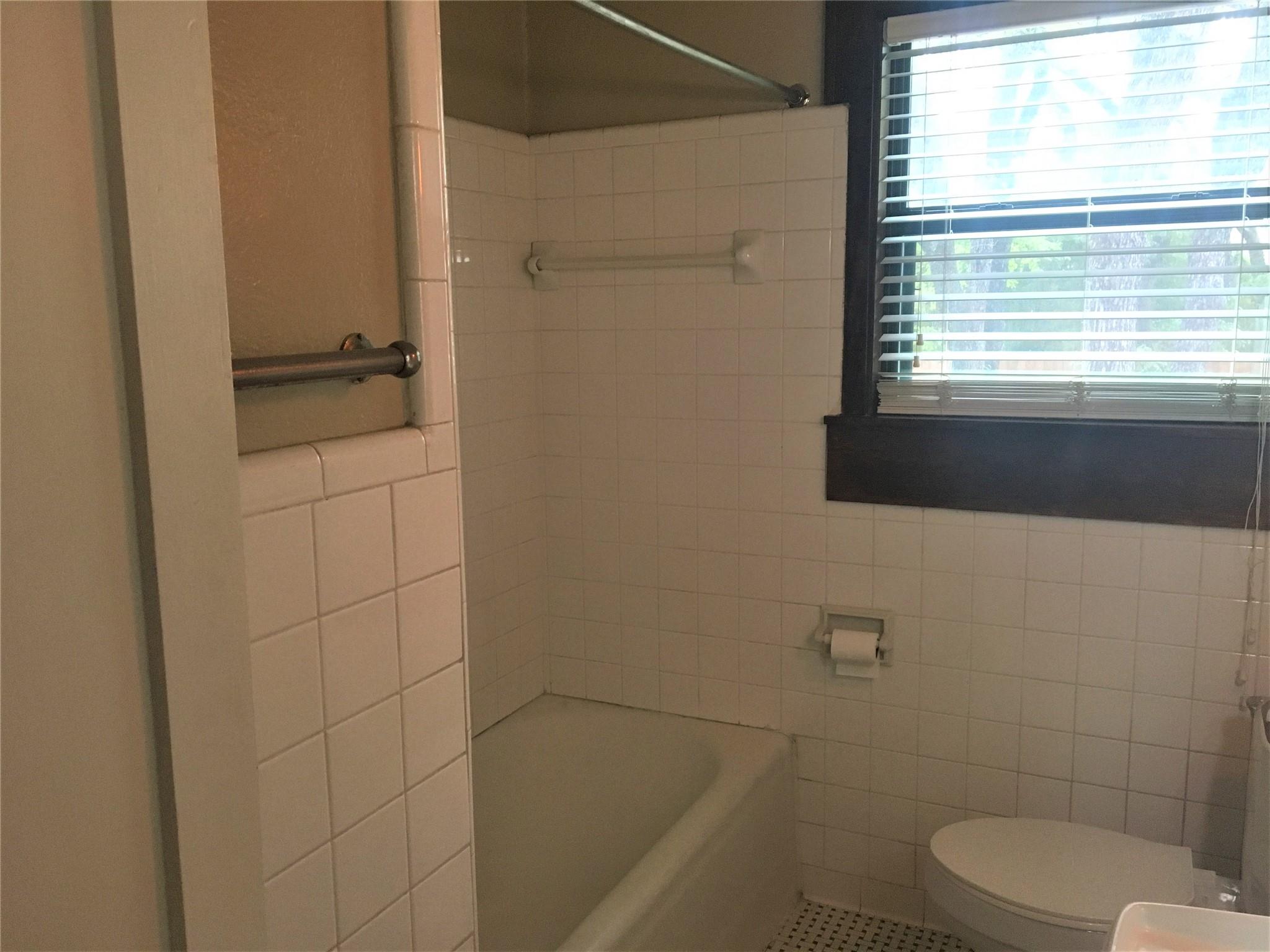 2830 San Gabriel St #a Property Photo 12