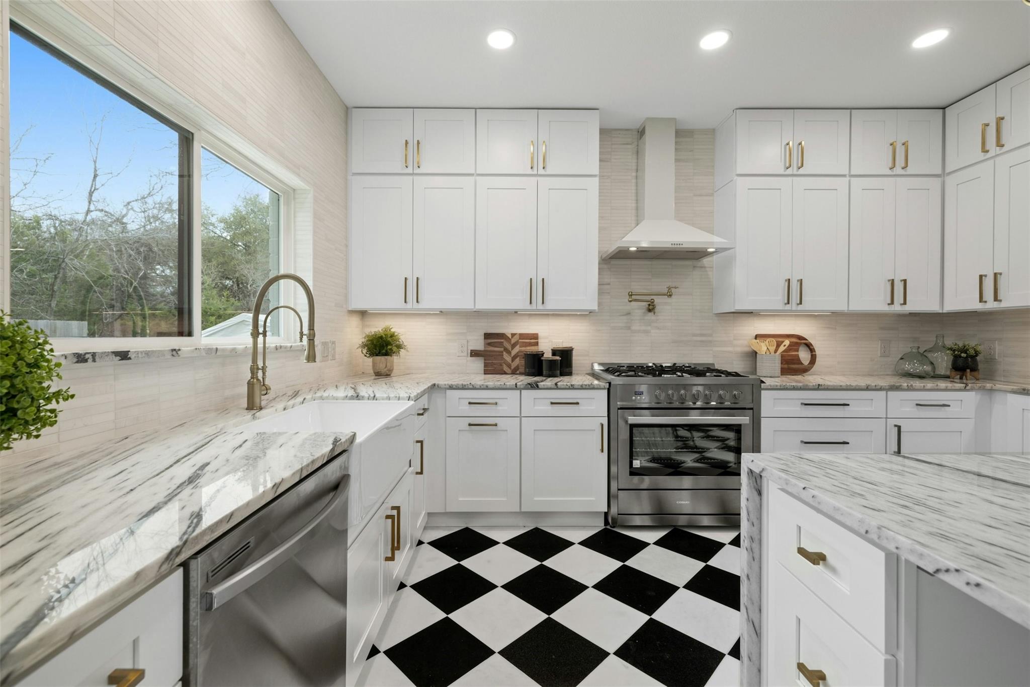 811 Dogwood Trl Property Photo 8