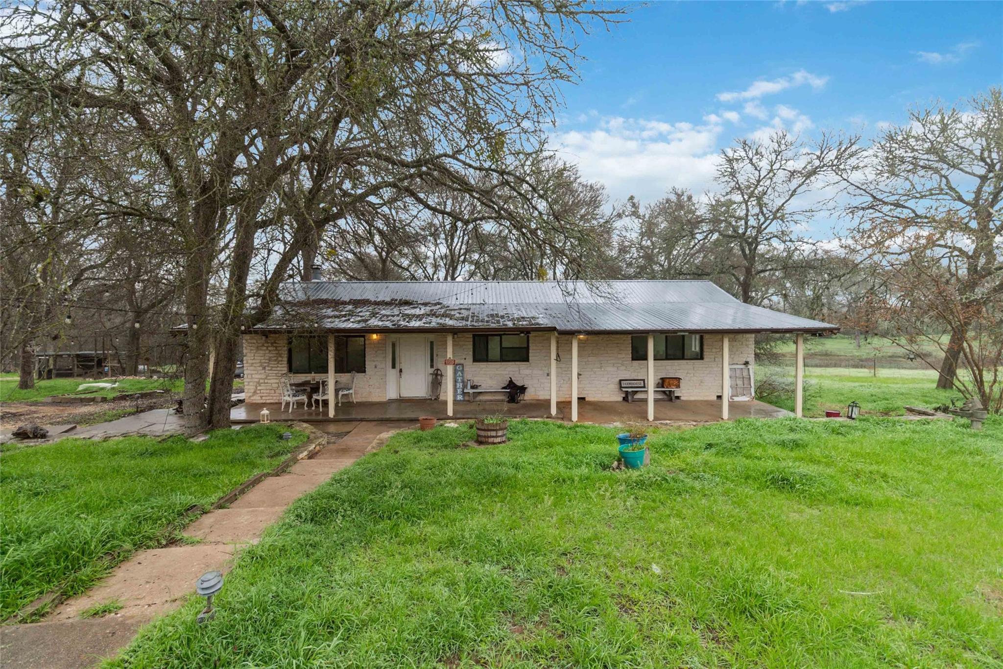 2048 Fm 812 Property Photo 2