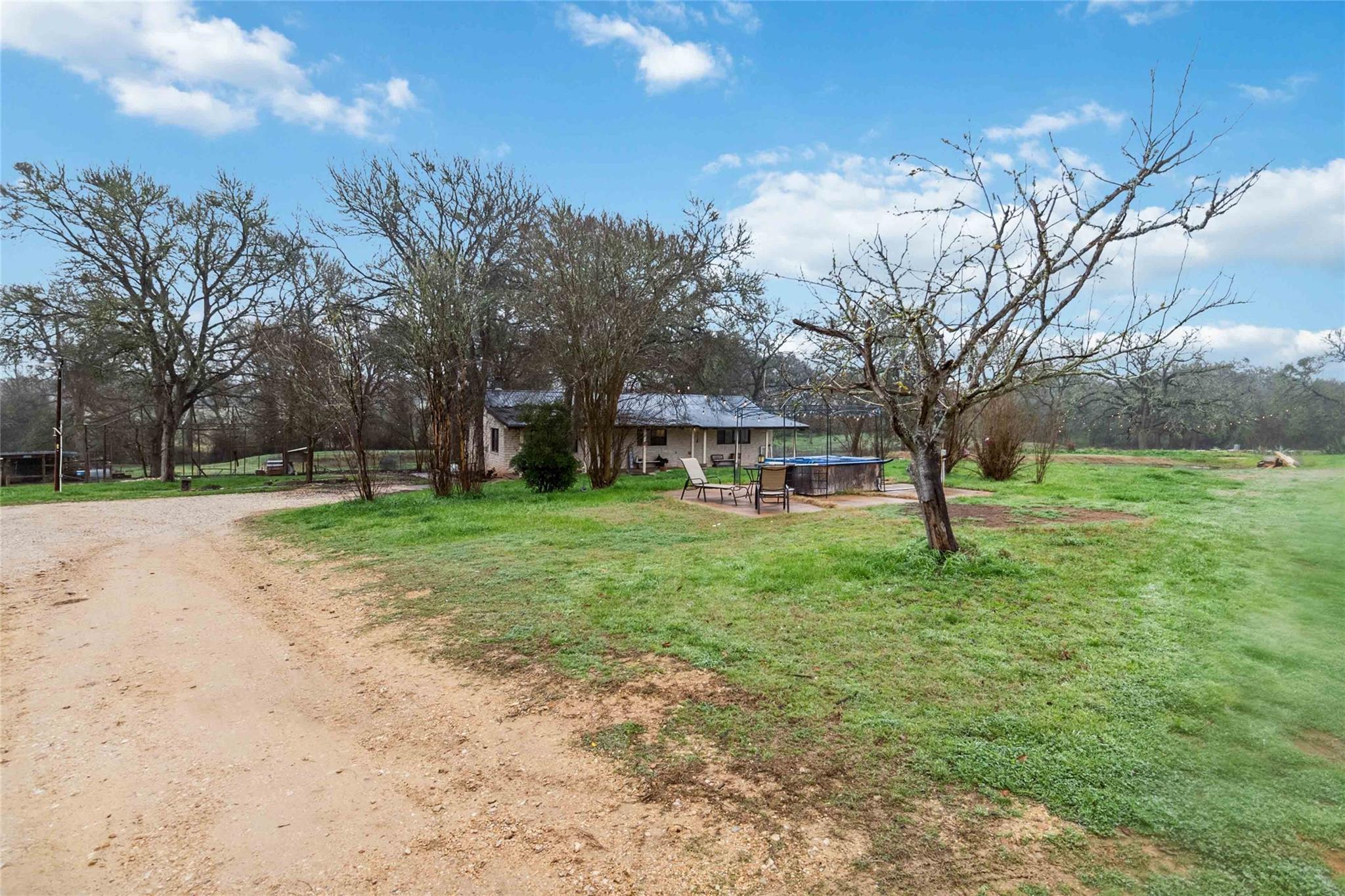 2048 Fm 812 Property Photo 3