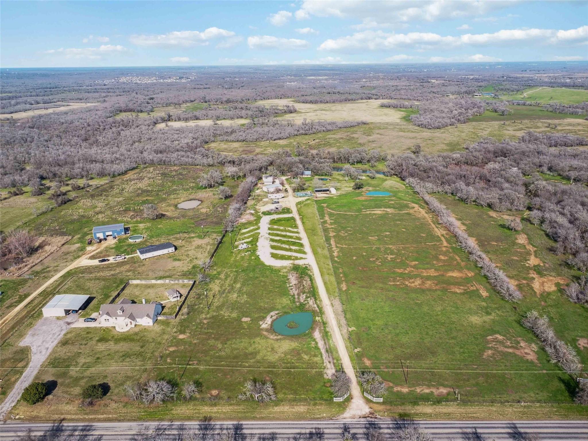 2048 Fm 812 Property Photo 4