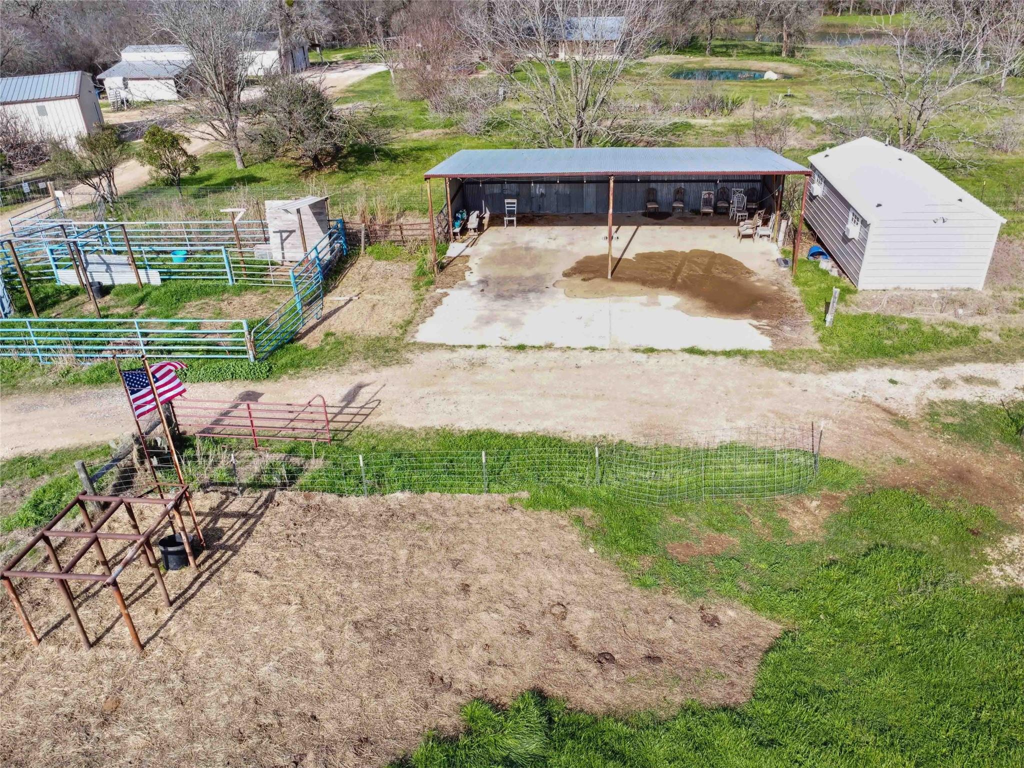 2048 Fm 812 Property Photo 12