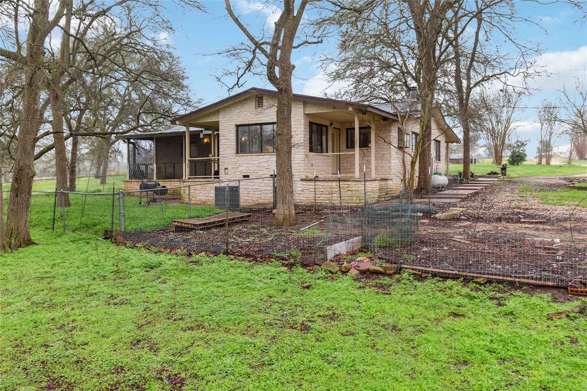 2048 Fm 812 Property Photo 30