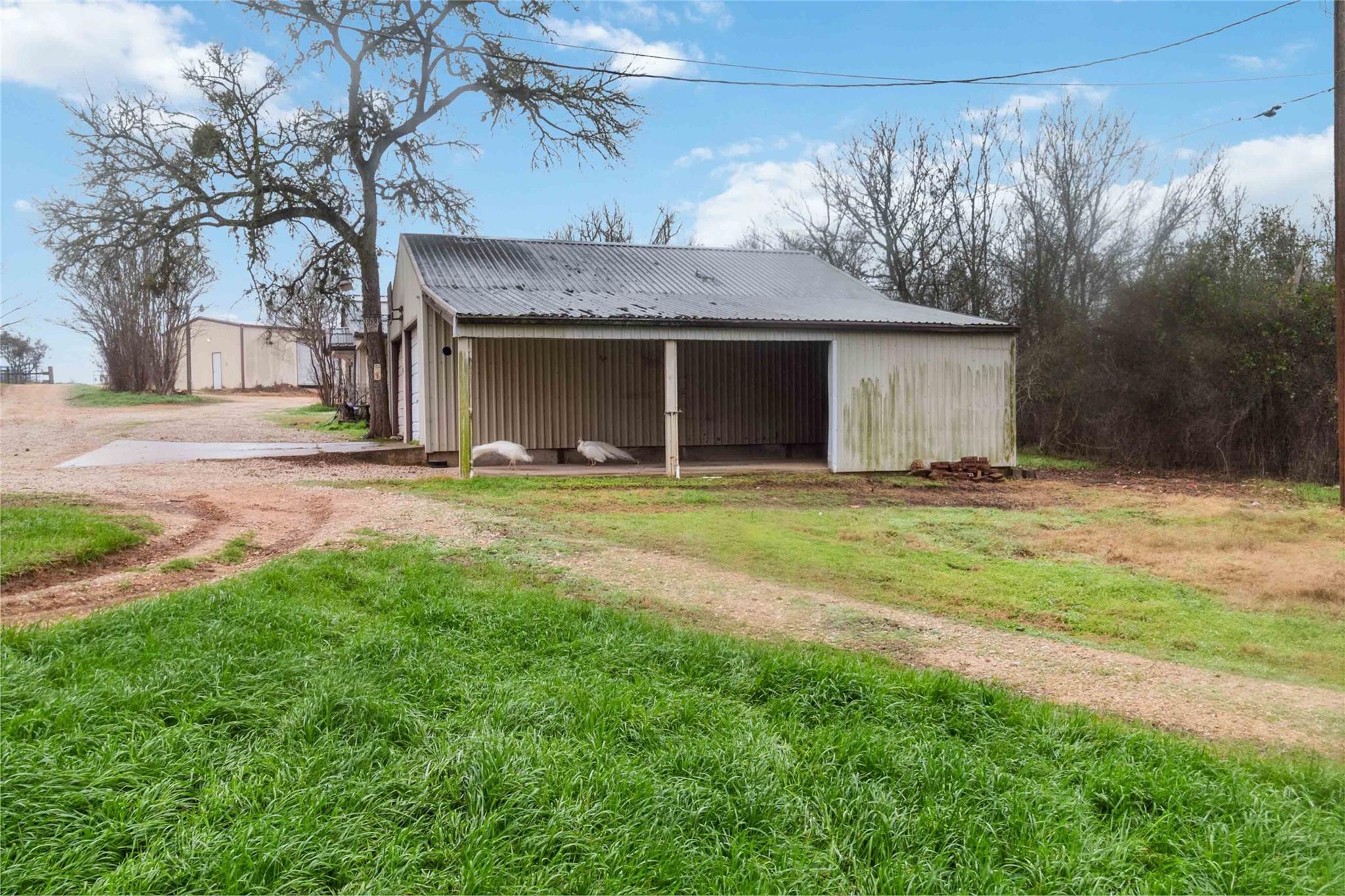 2048 Fm 812 Property Photo 32