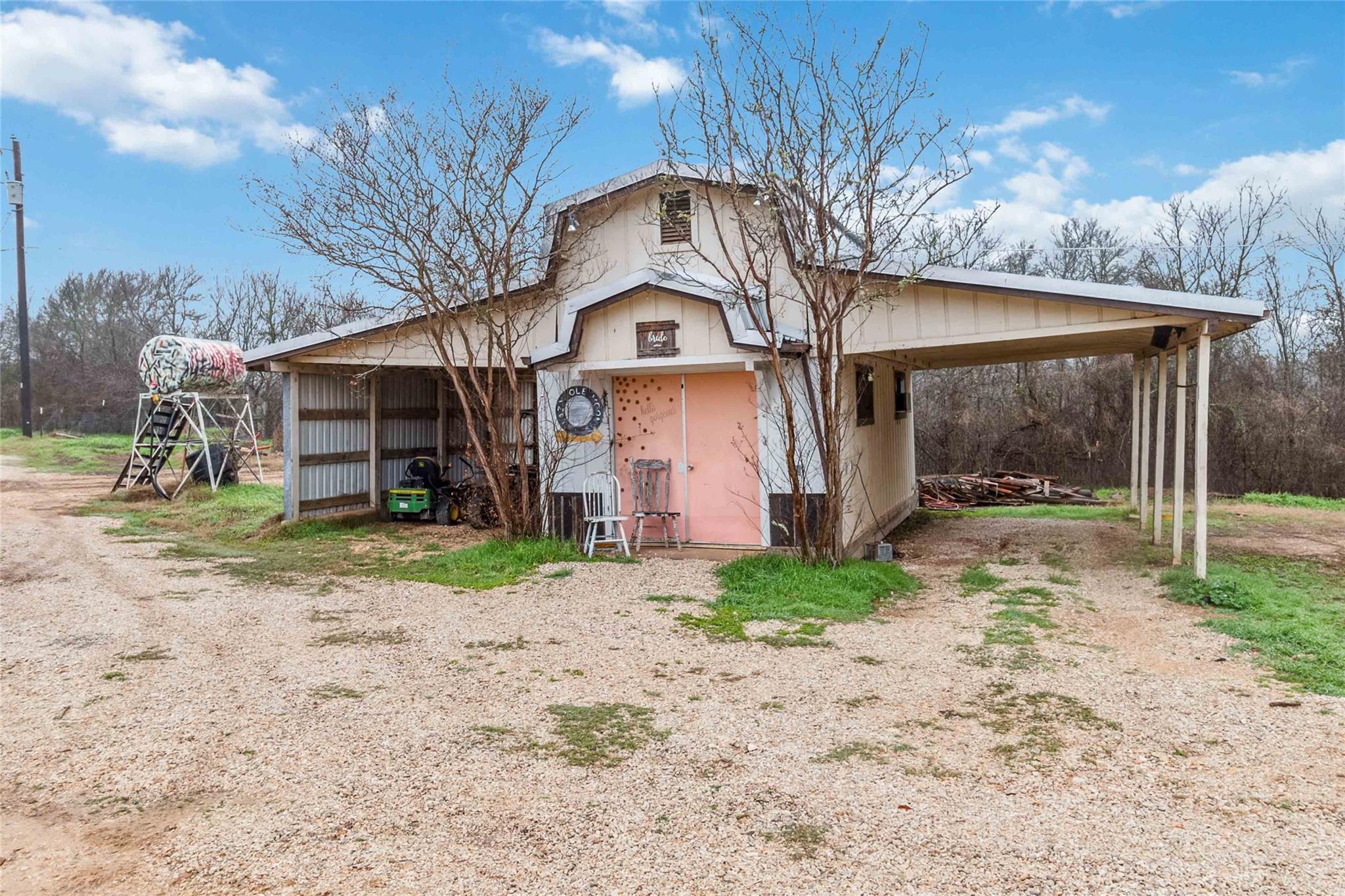 2048 Fm 812 Property Photo 34