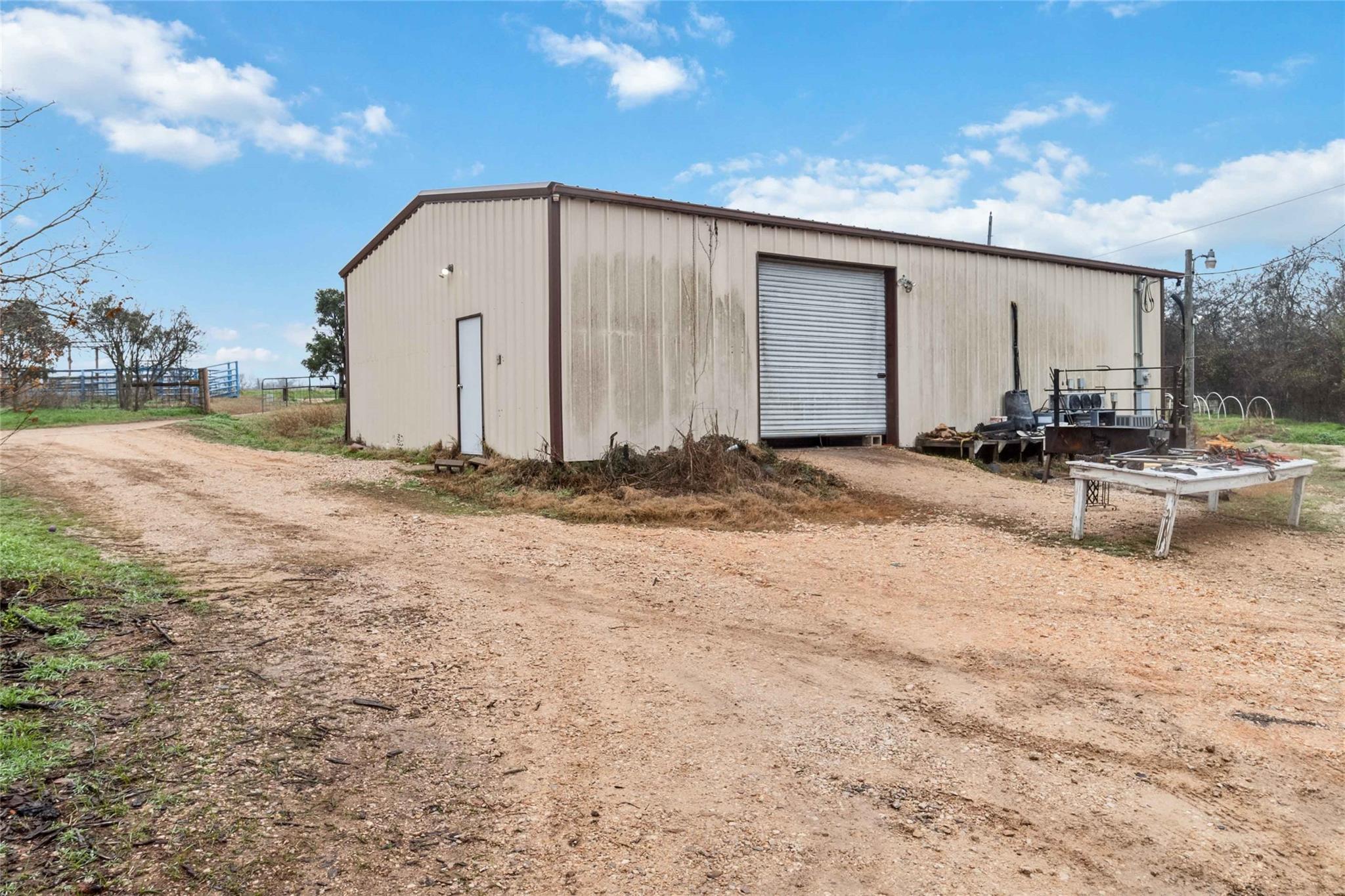 2048 Fm 812 Property Photo 35