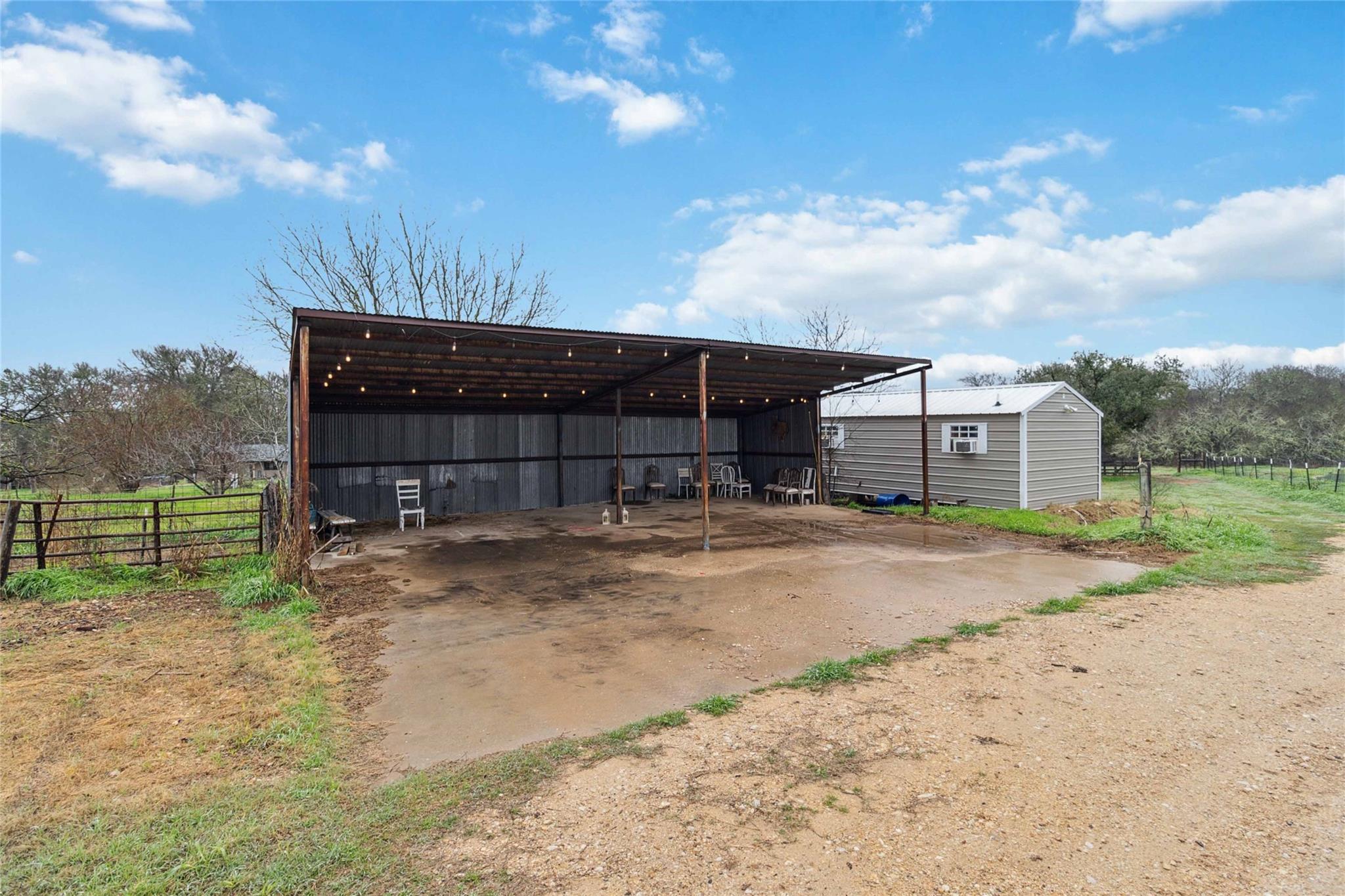 2048 Fm 812 Property Photo 37
