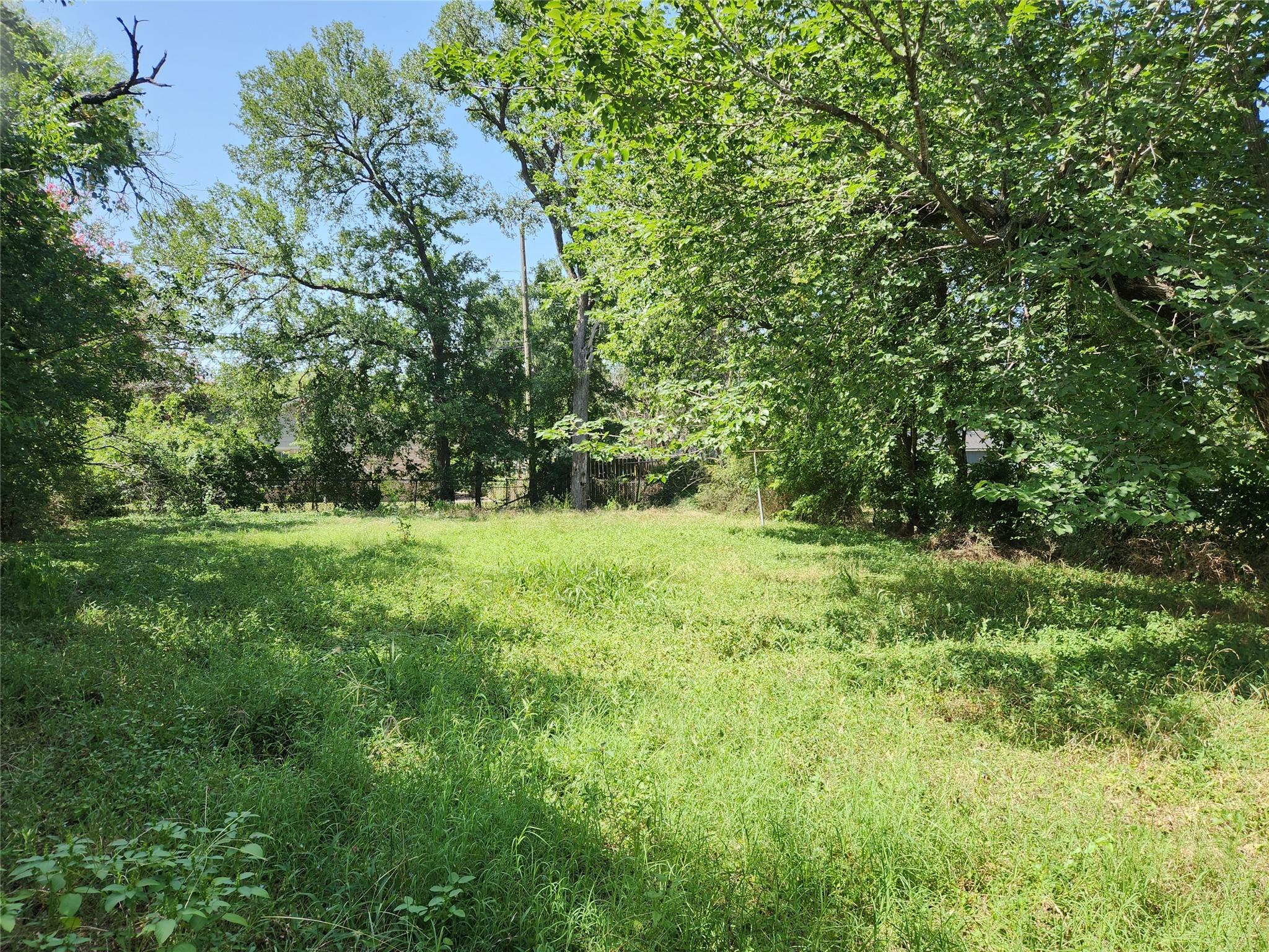4409 Leslie Ave Property Photo 8