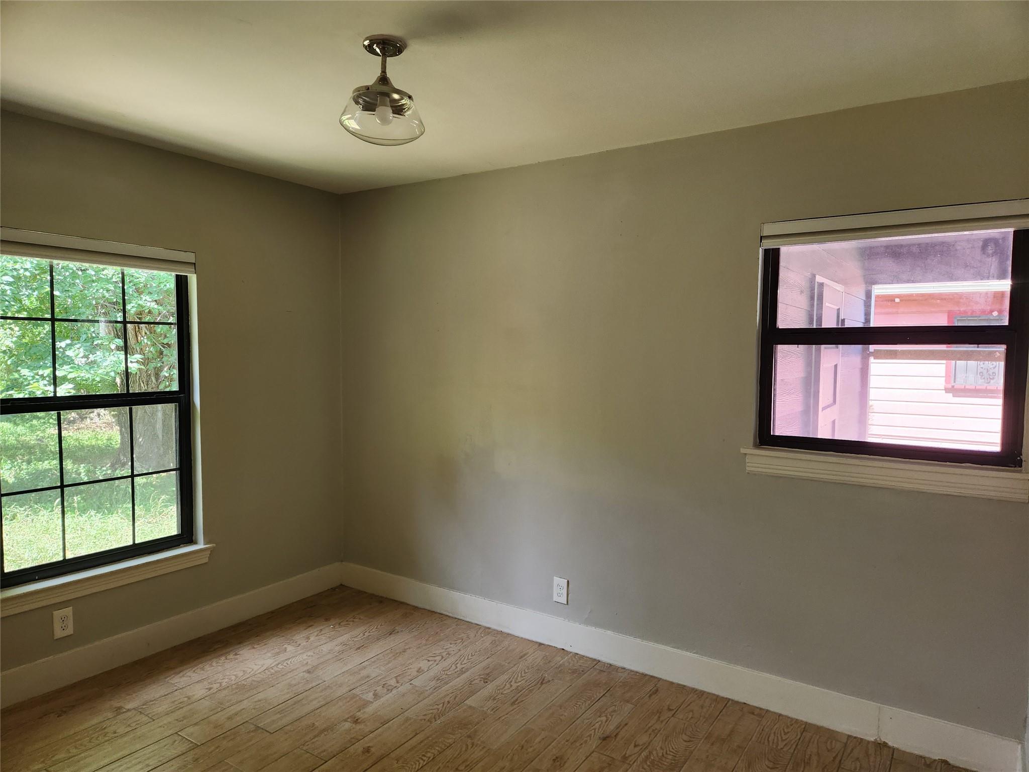 4409 Leslie Ave Property Photo 9