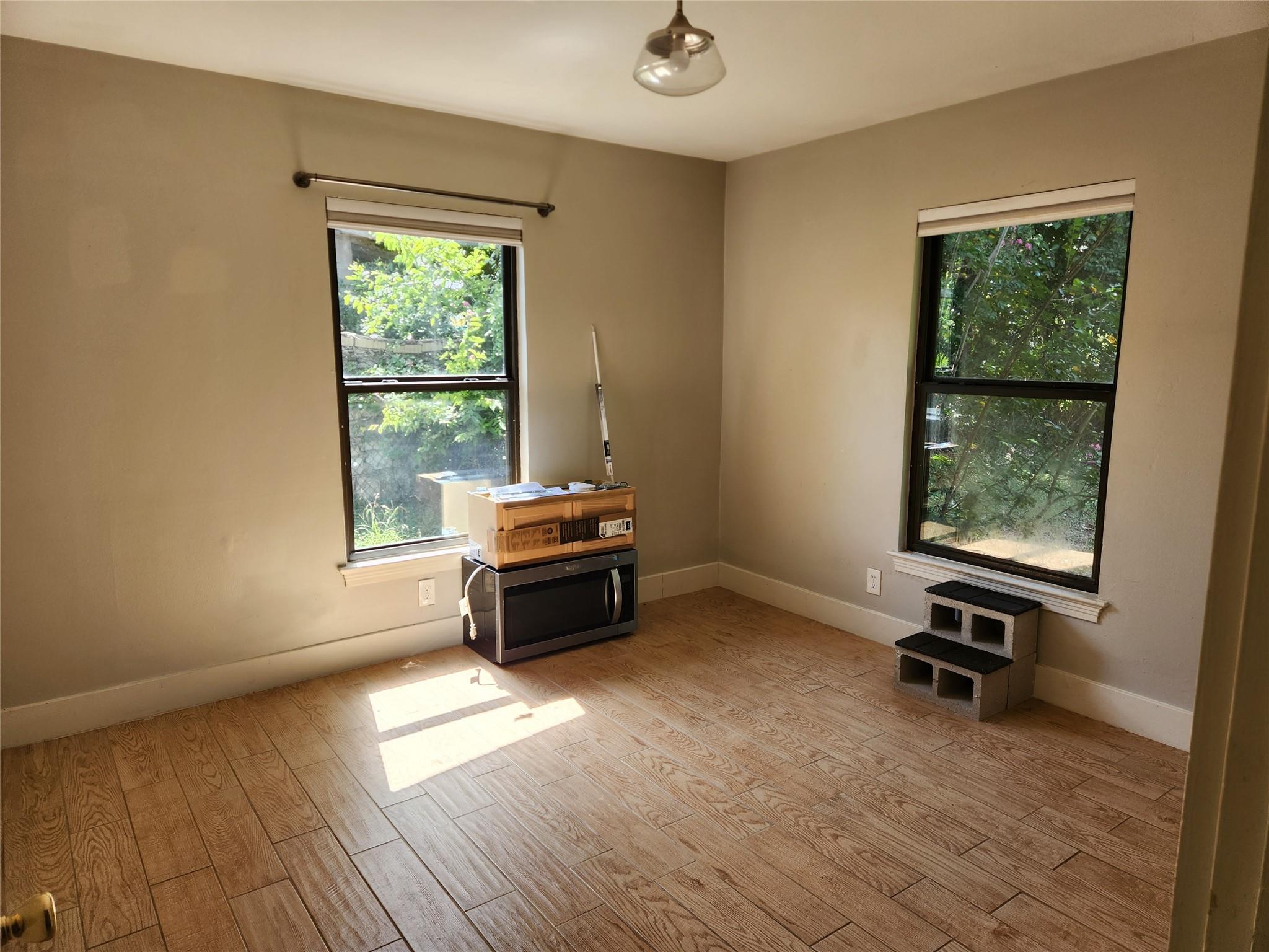 4409 Leslie Ave Property Photo 10
