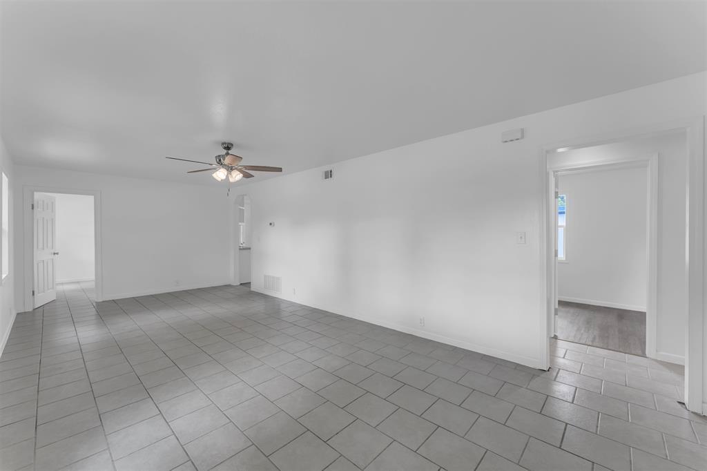 1002 S Pierce St Property Photo 5