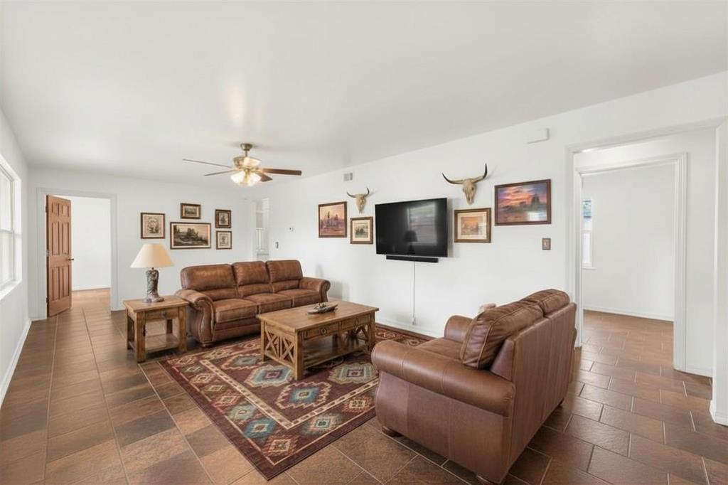 1002 S Pierce St Property Photo 6