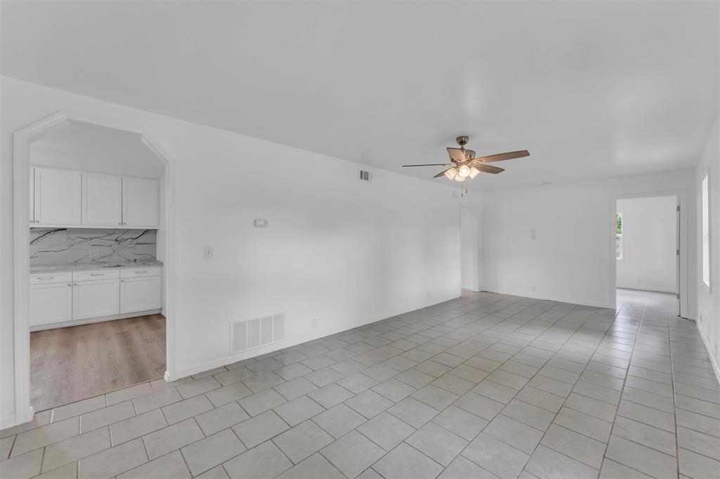 1002 S Pierce St Property Photo 7