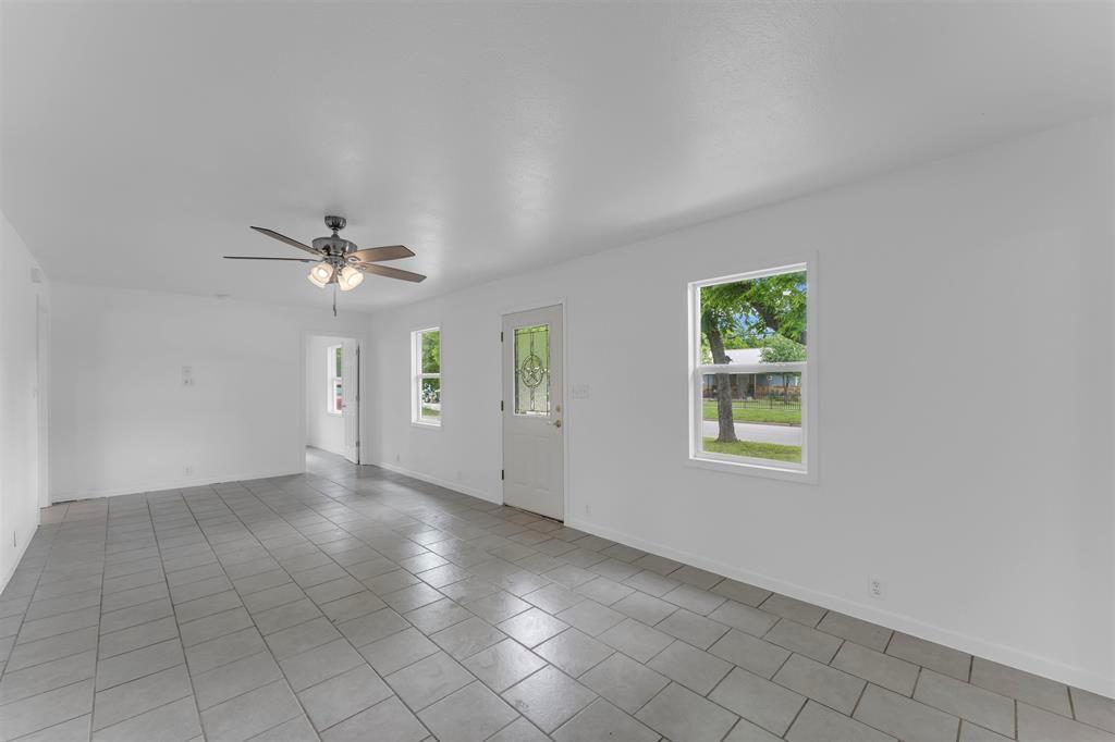 1002 S Pierce St Property Photo 11