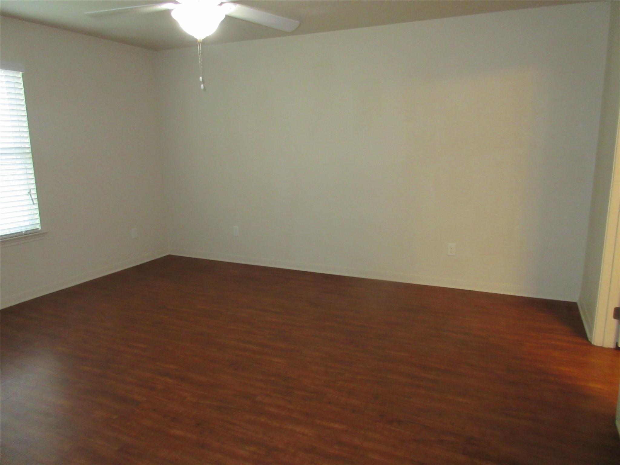 2804 Crystal Cir #a Property Photo 4